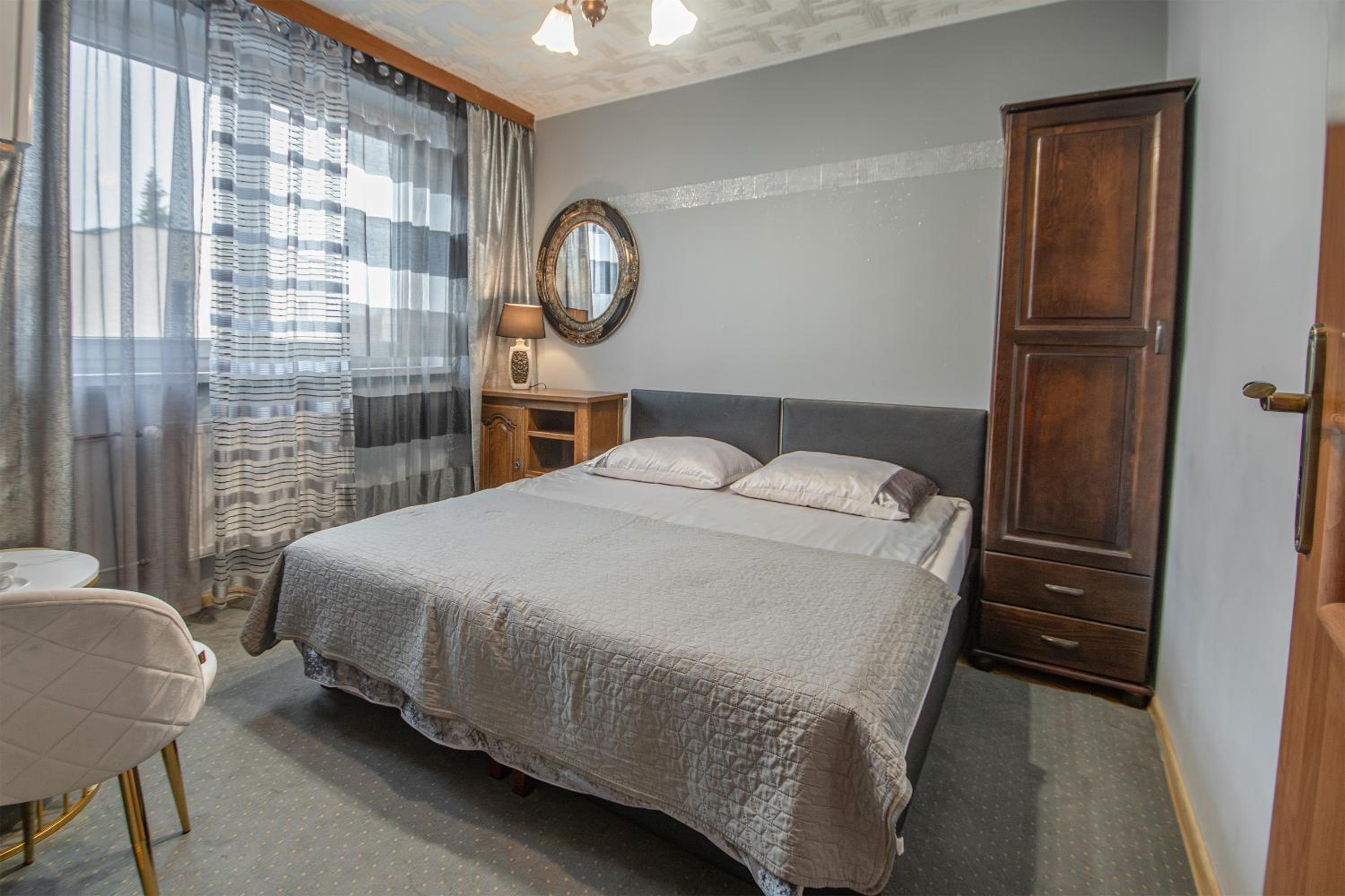 Double or Twin Room with Private Bathroom - Photo 8