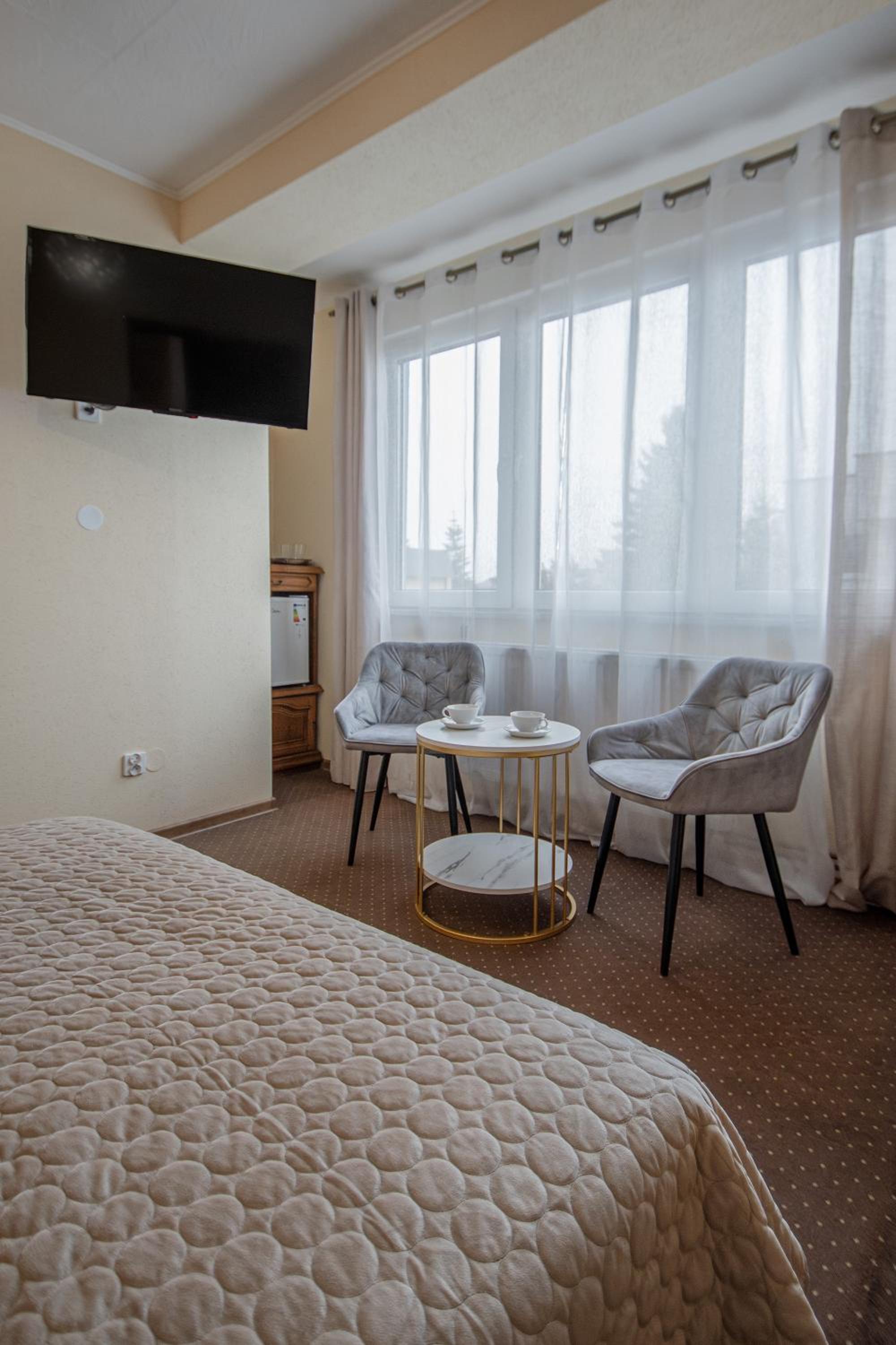 Double or Twin Room with Private Bathroom - Photo 20
