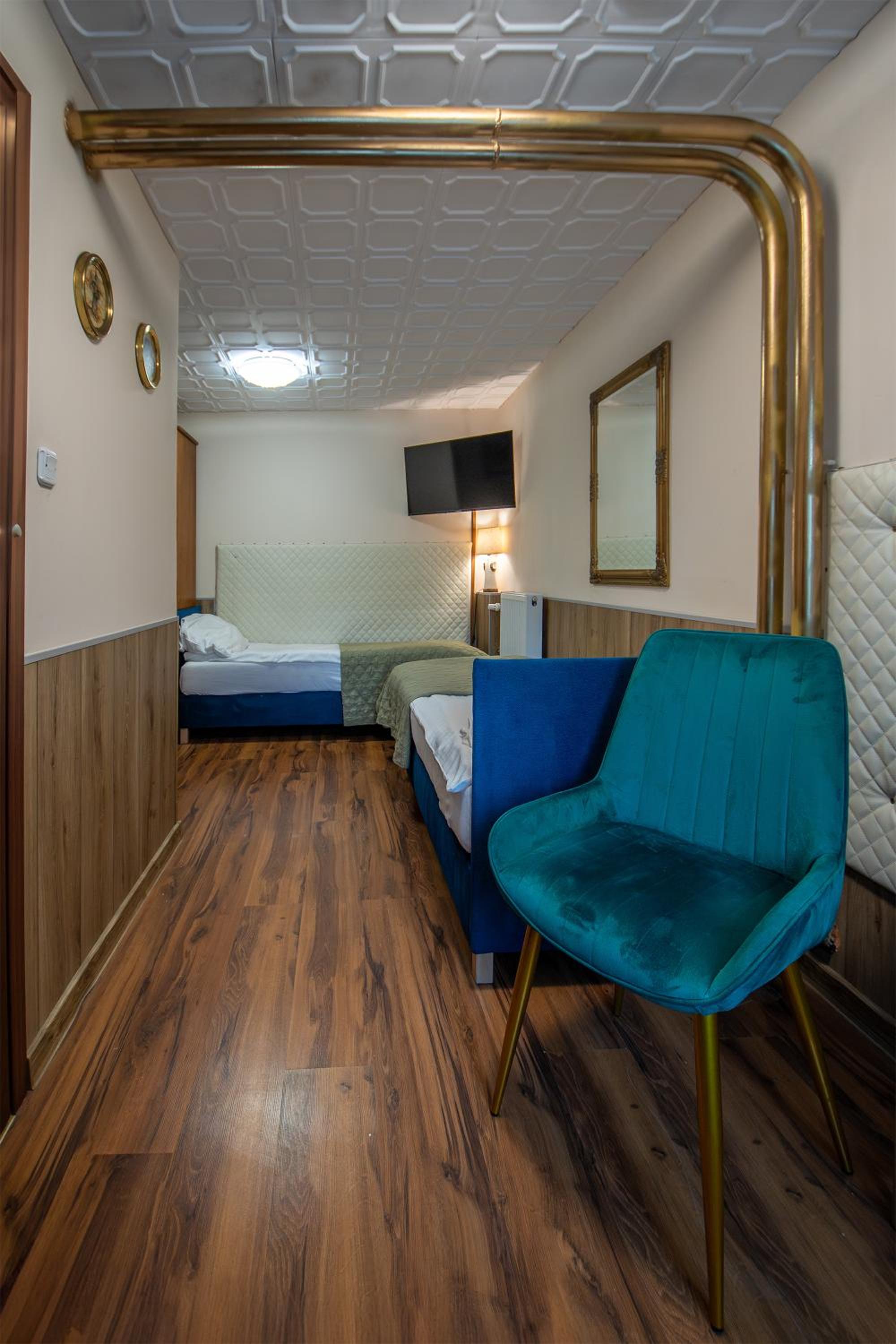 Double or Twin Room with Private Bathroom - Photo 12