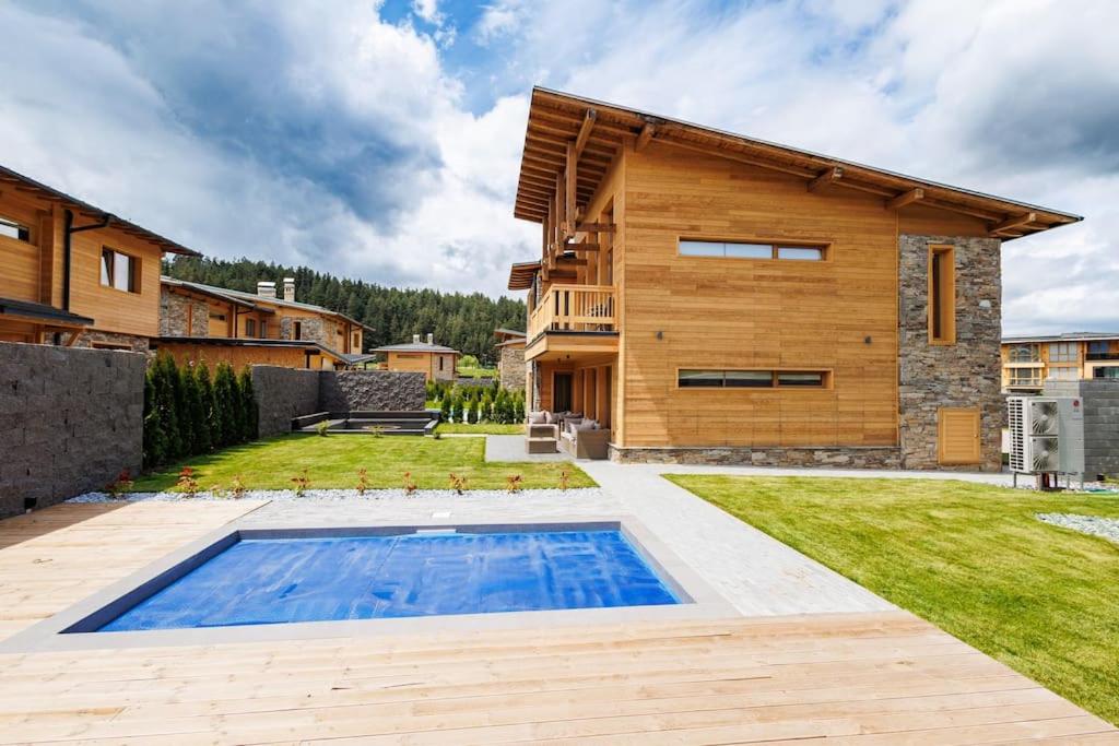Three-Bedroom Villa photo 3