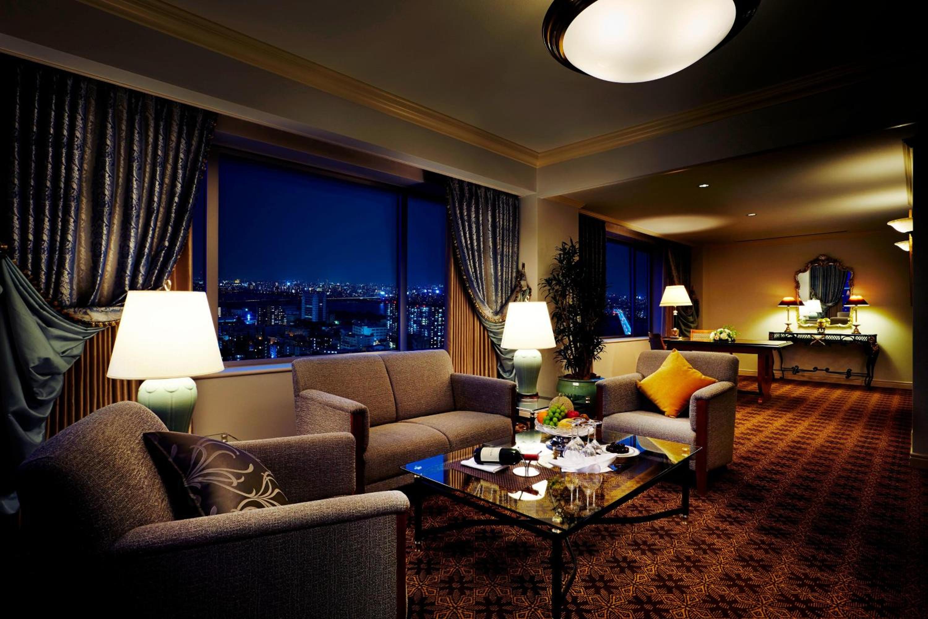 Executive King Suite - High Floor/Executive Lounge Access photo 2