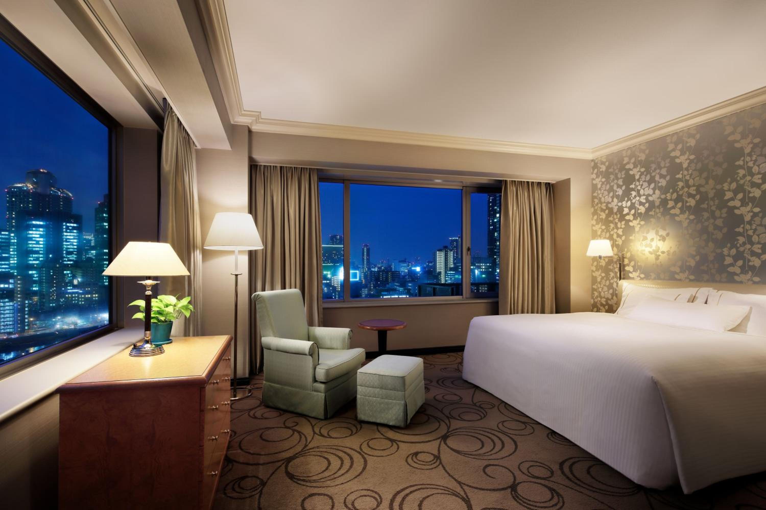 Corner King Suite photo 1
