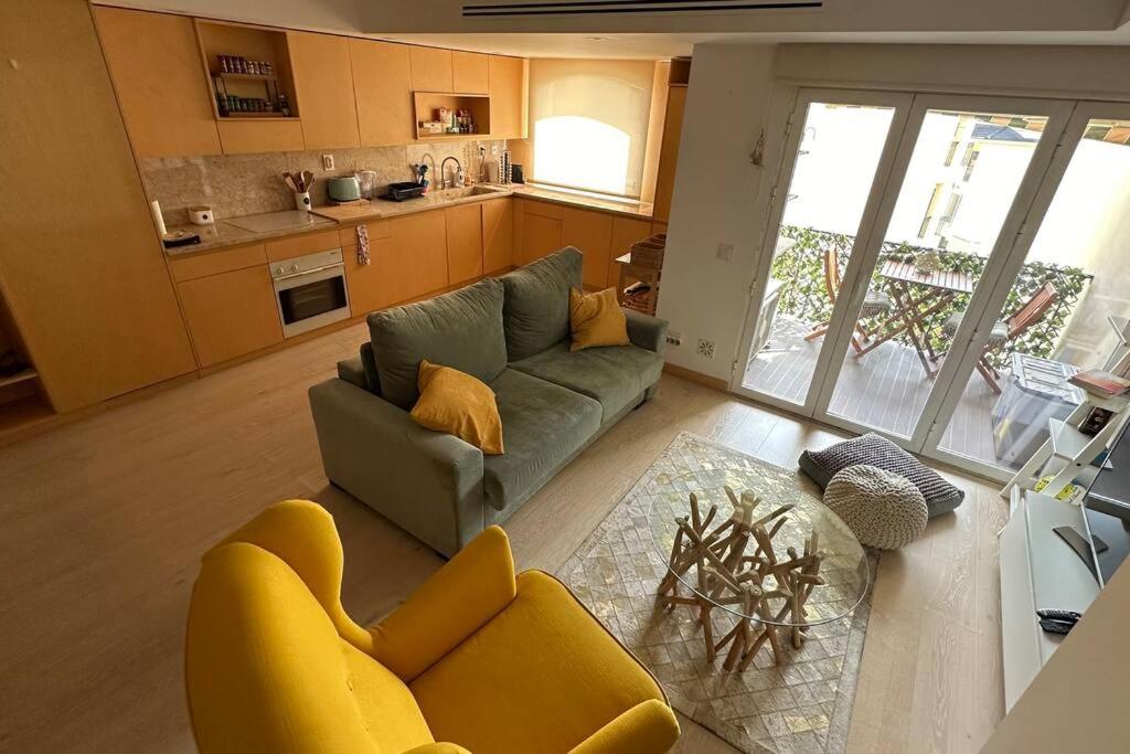 One-Bedroom Apartment photo 1