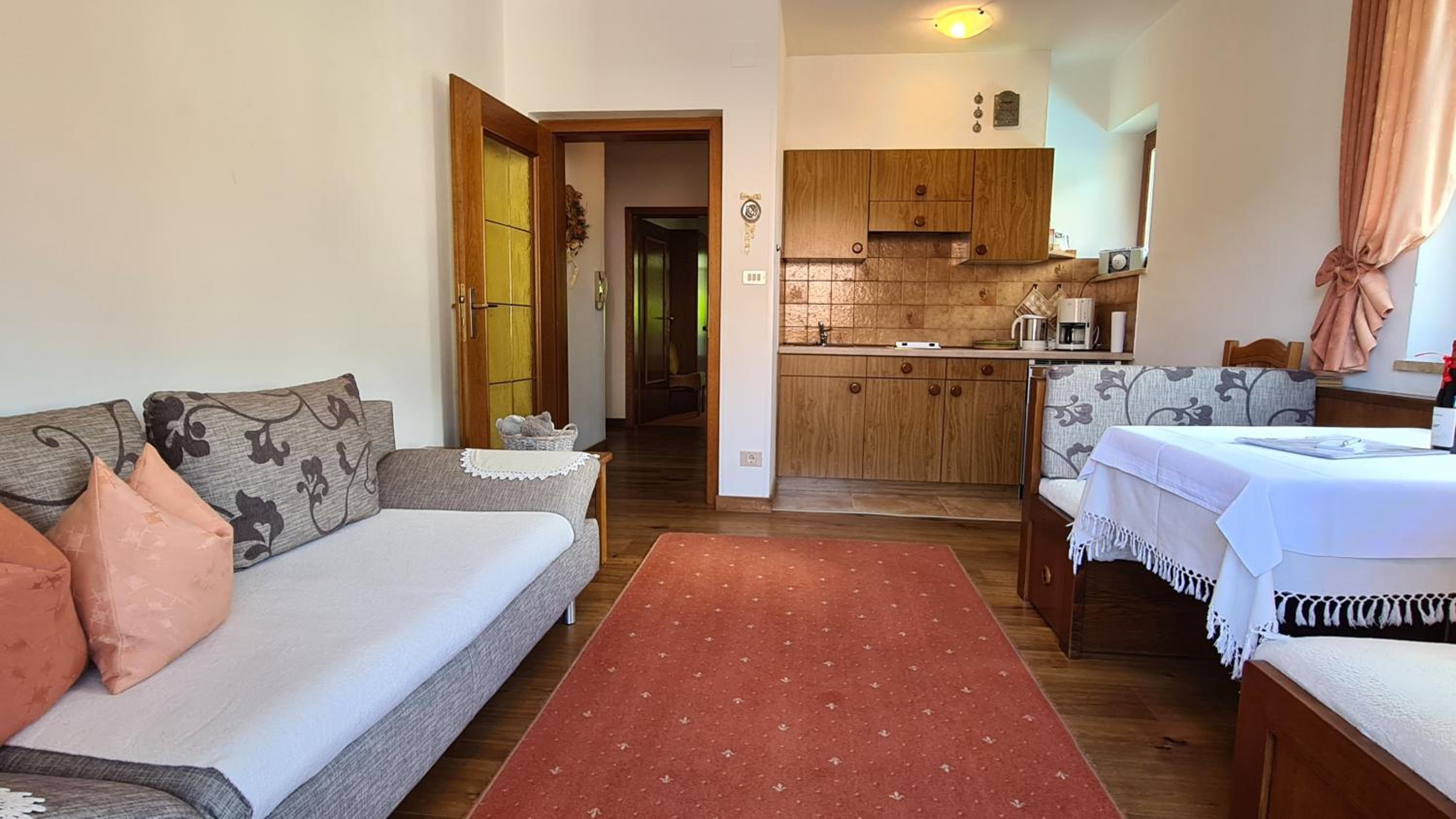 One-Bedroom Apartment with Mountain View