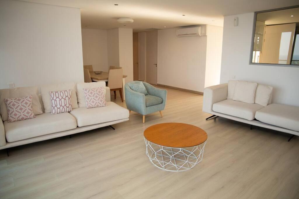 Three-Bedroom Apartment with Sea View photo 1