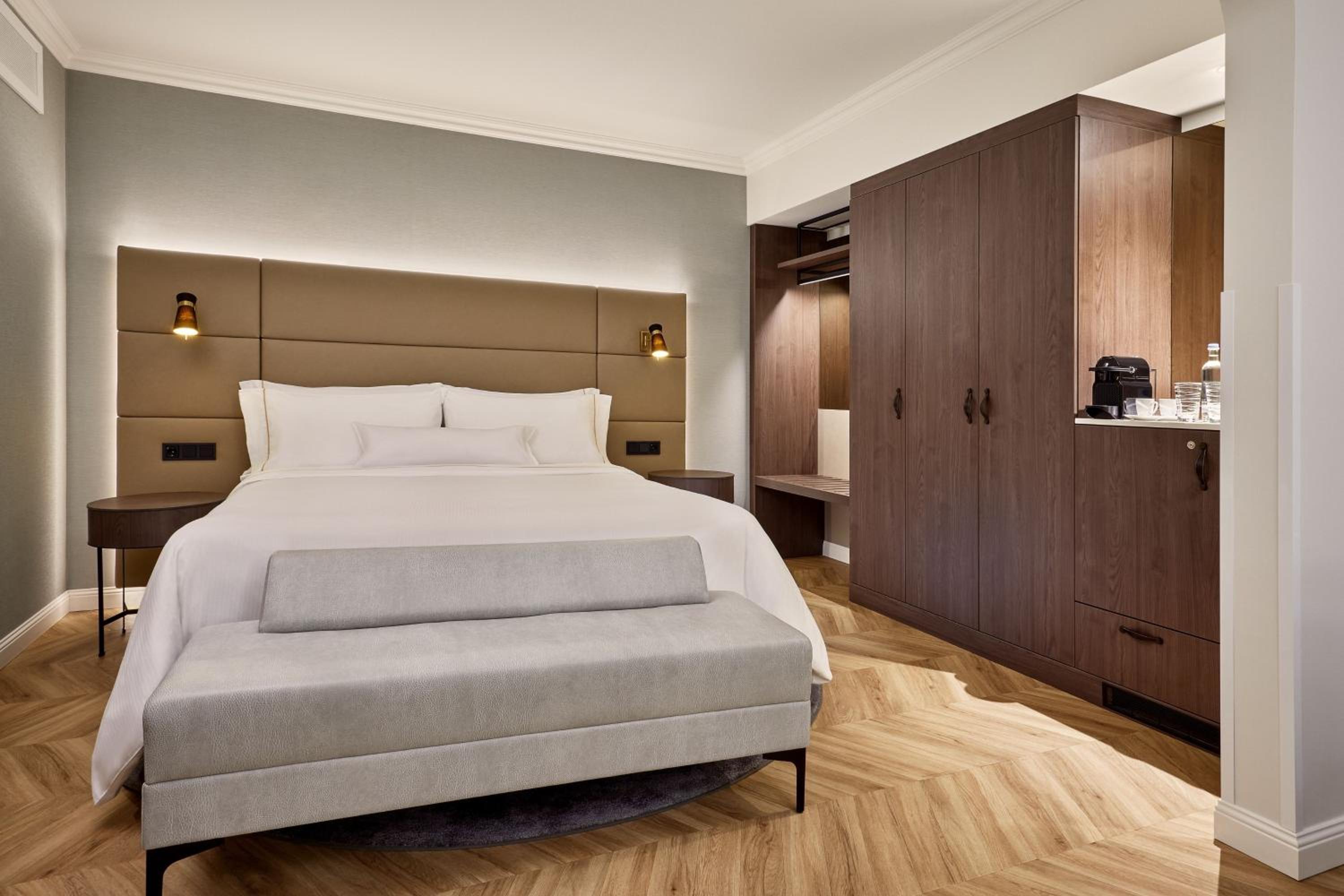 Junior King Suite