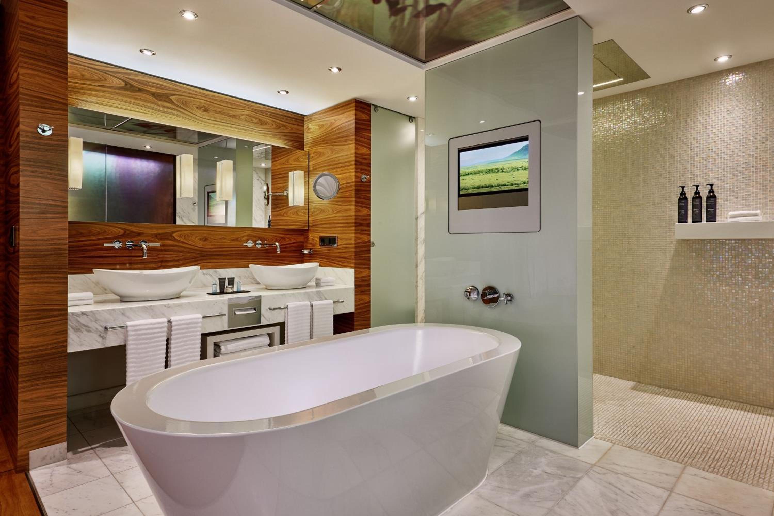 Corner Suite