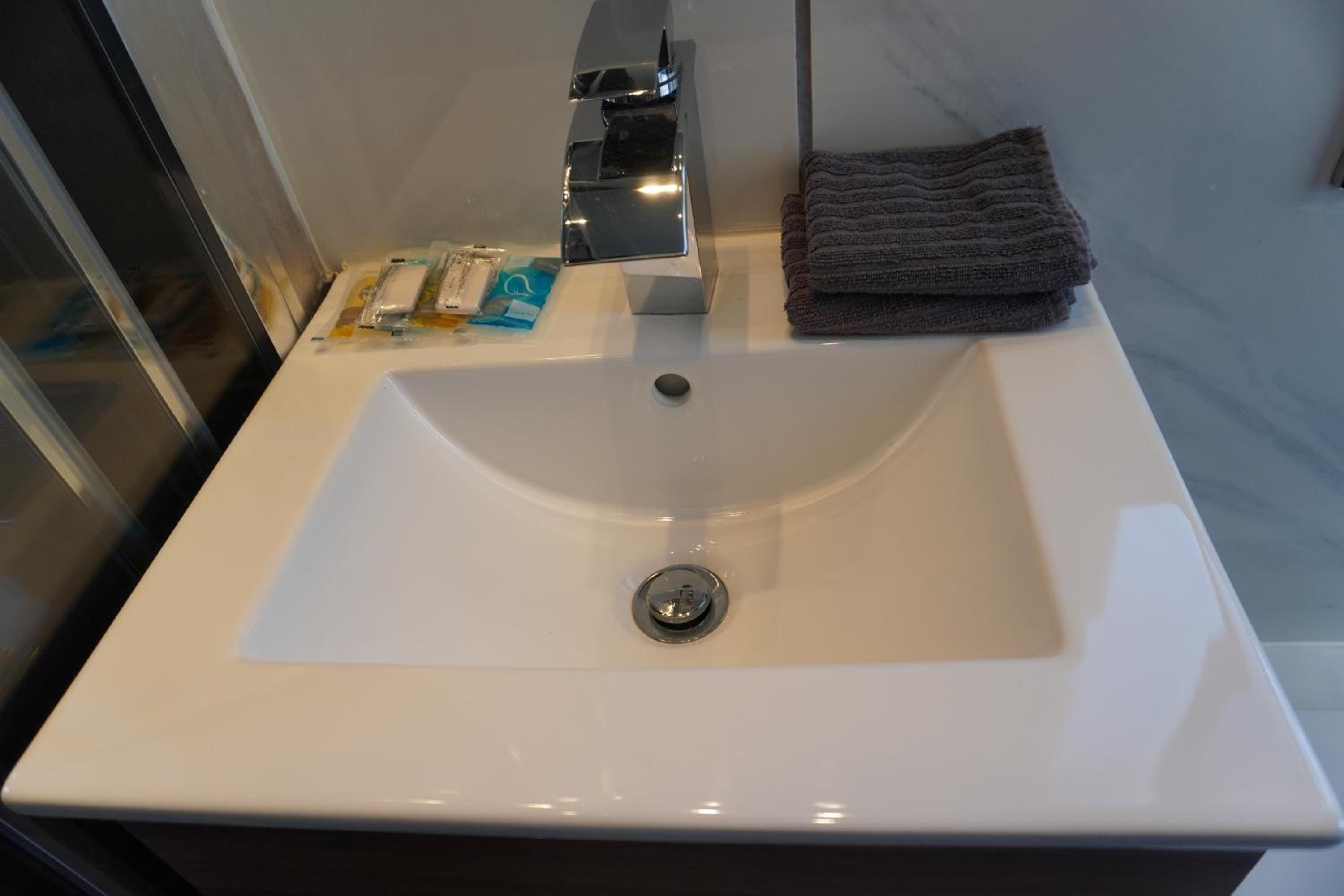 Double or Twin Room with Bathroom - Photo 14