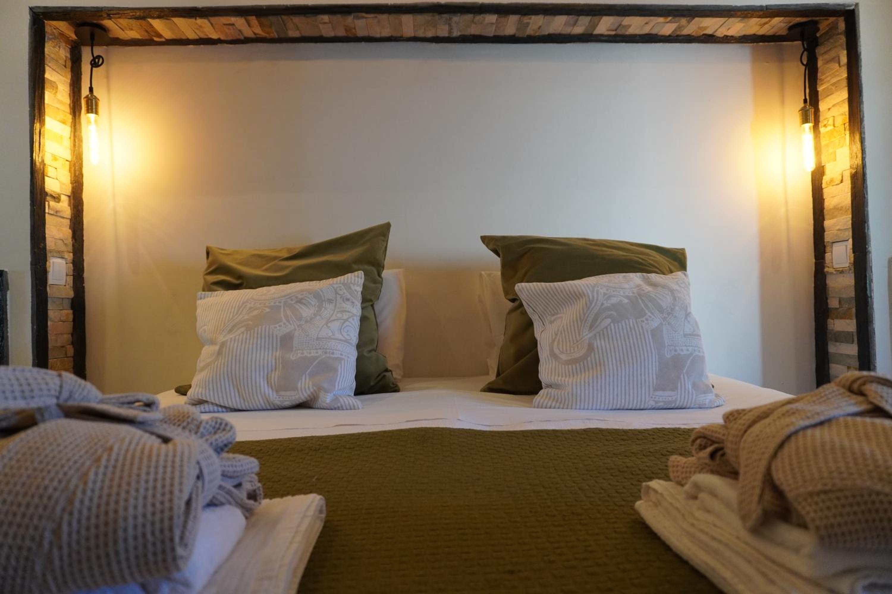 Double or Twin Room with Bathroom - Photo 1