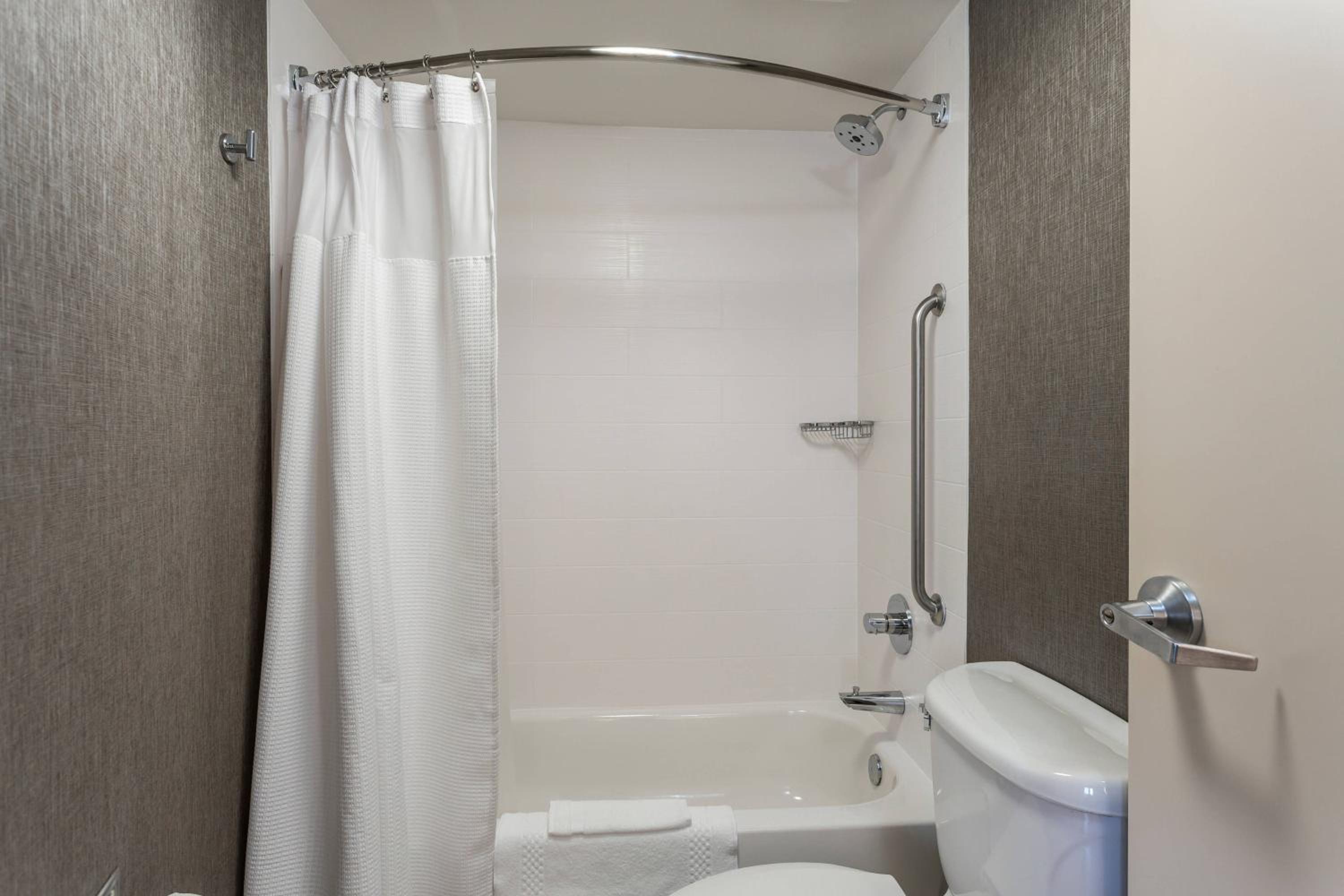 Double Suite with Sofa Bed - Hearing Accessible - Photo 4