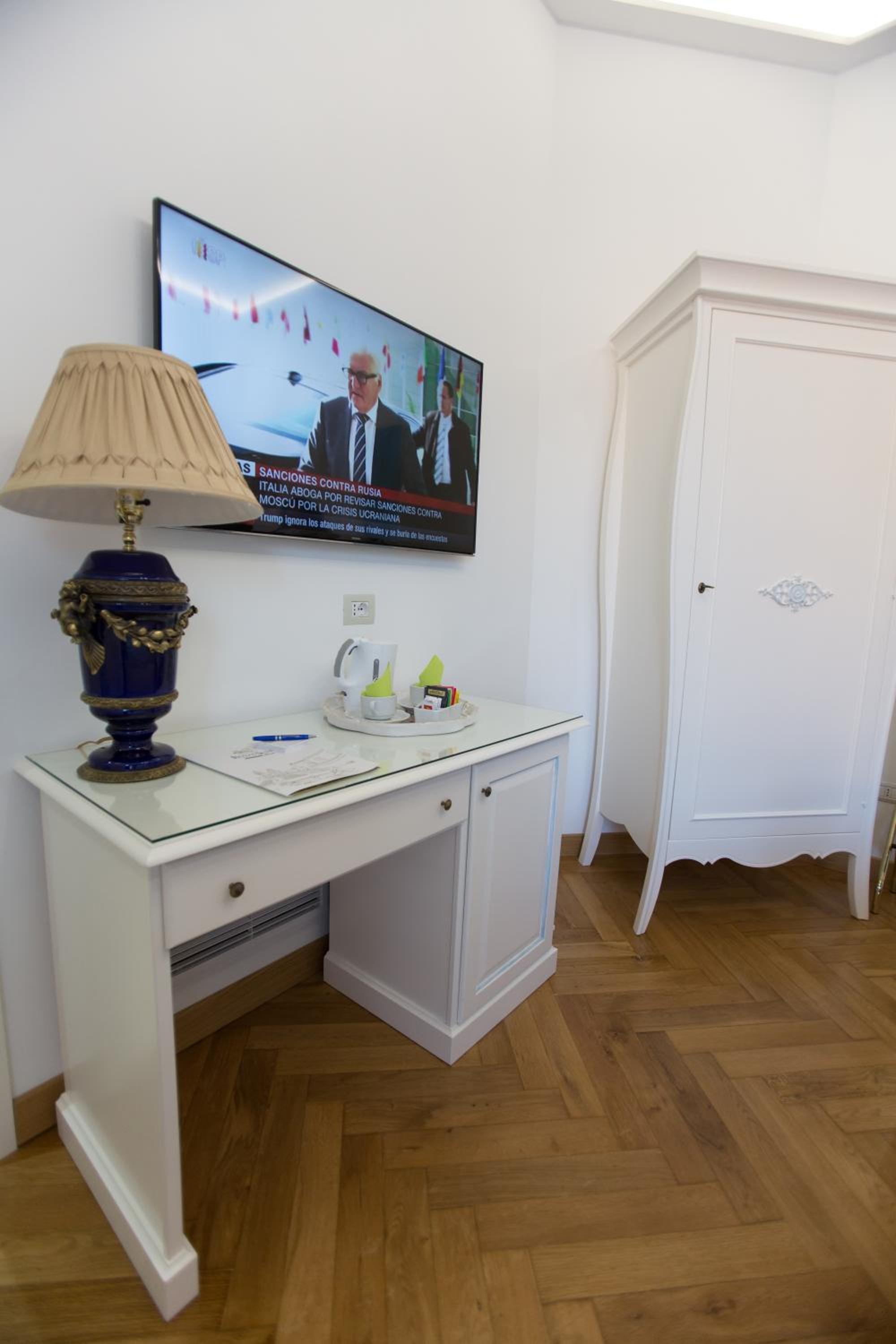 Junior Suite with Balcony photo 2
