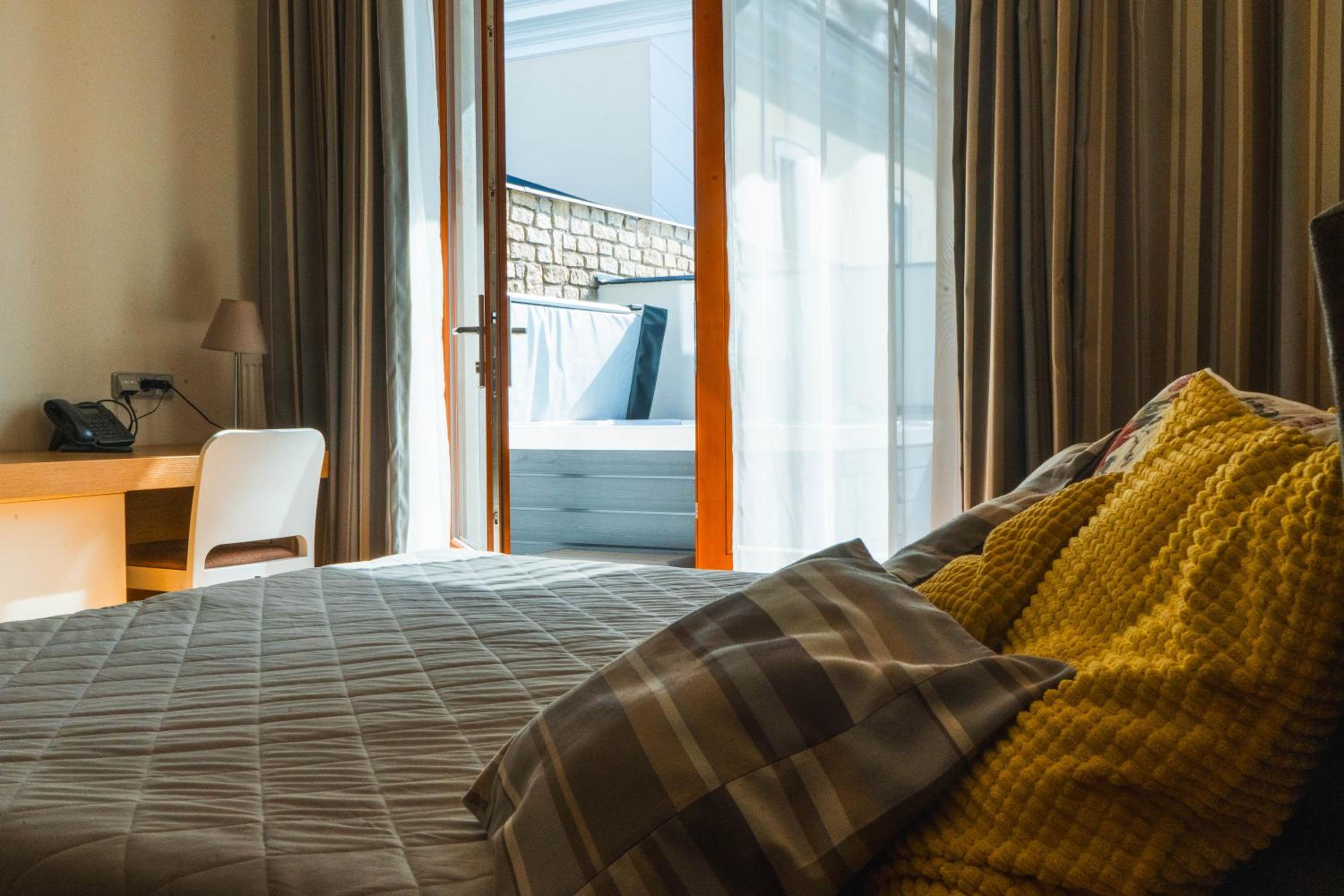 Deluxe Suite with Spa Bath