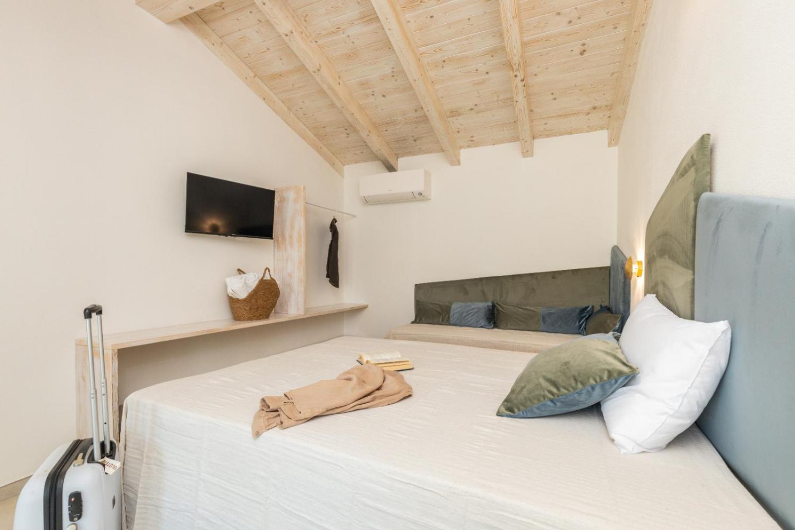Triple Room with Terrace photo 2