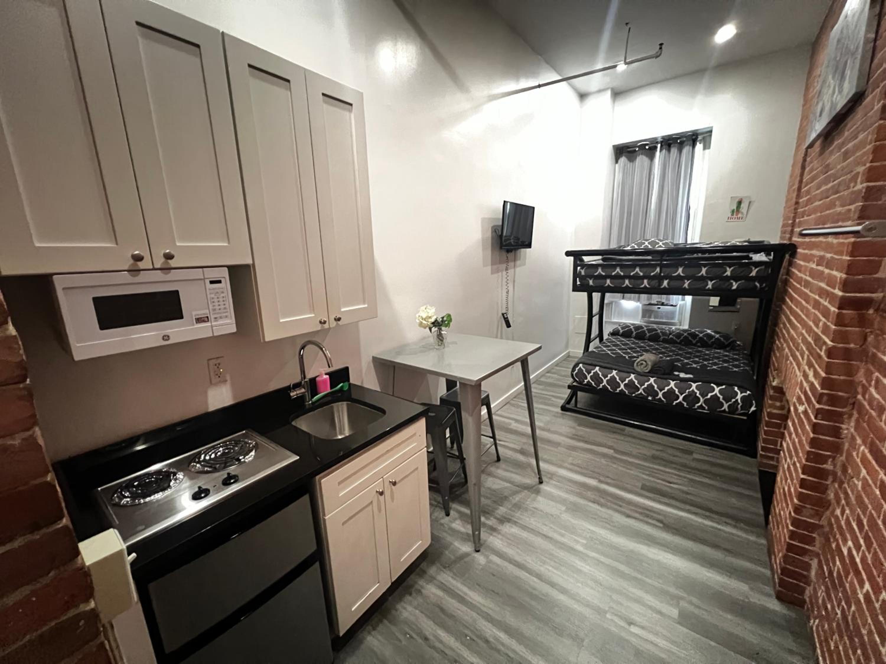 Apartment With Shared Bathroom photo 1