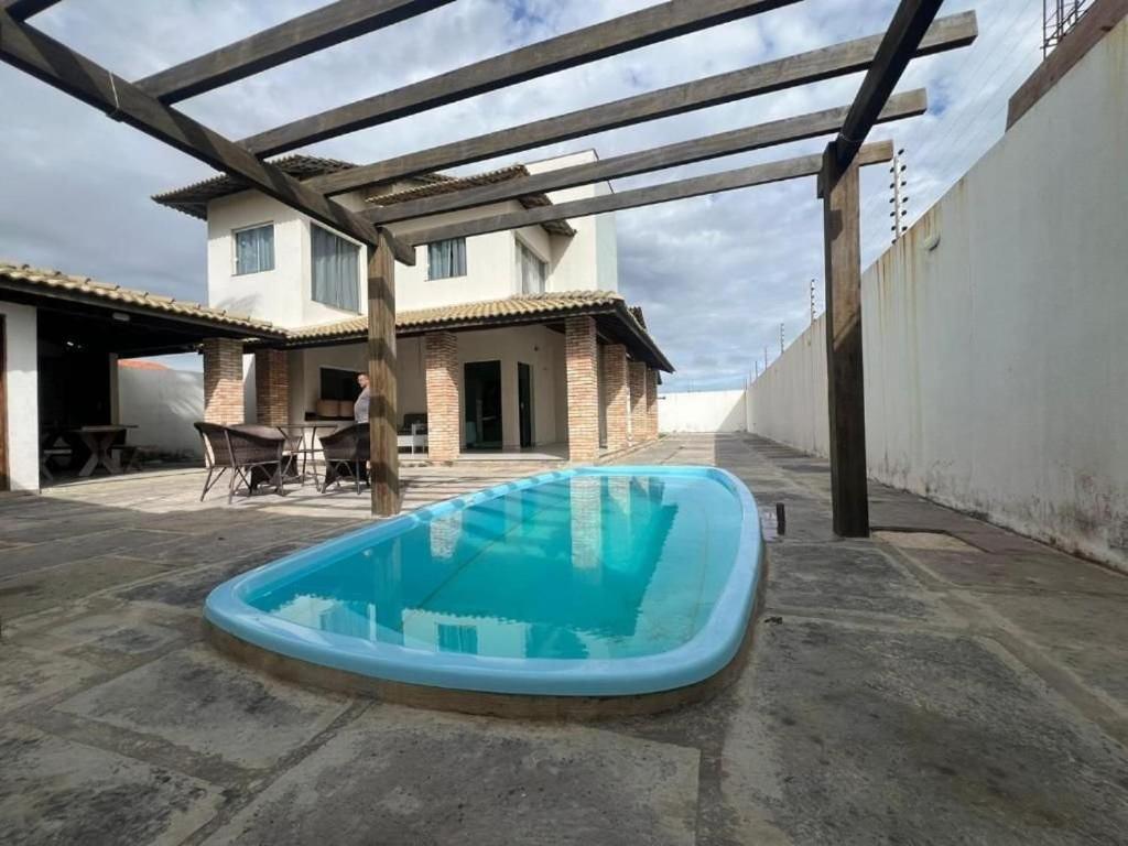 Three-Bedroom House photo 2