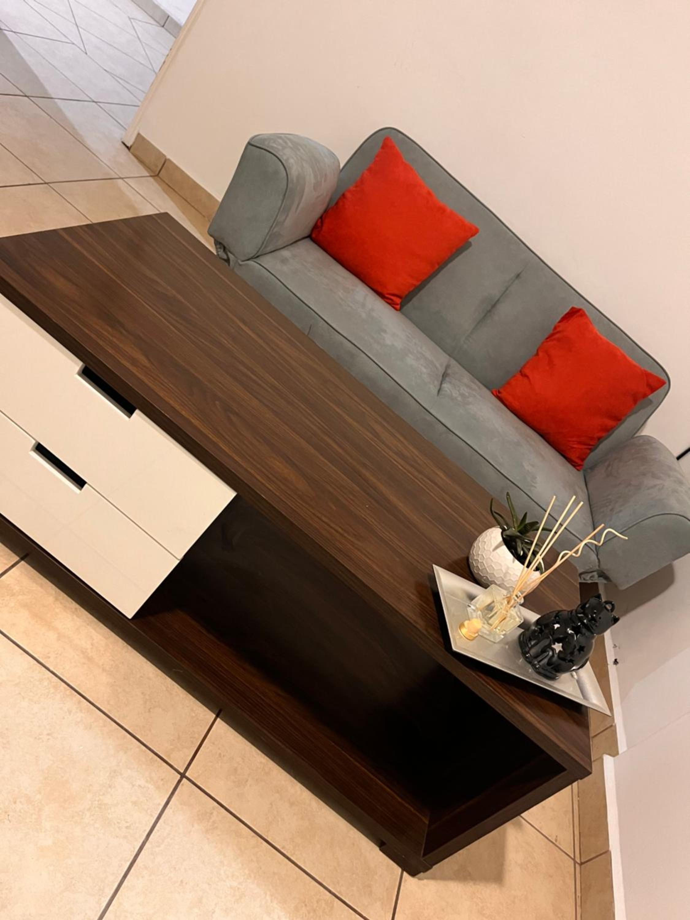 One-Bedroom Apartment photo 3