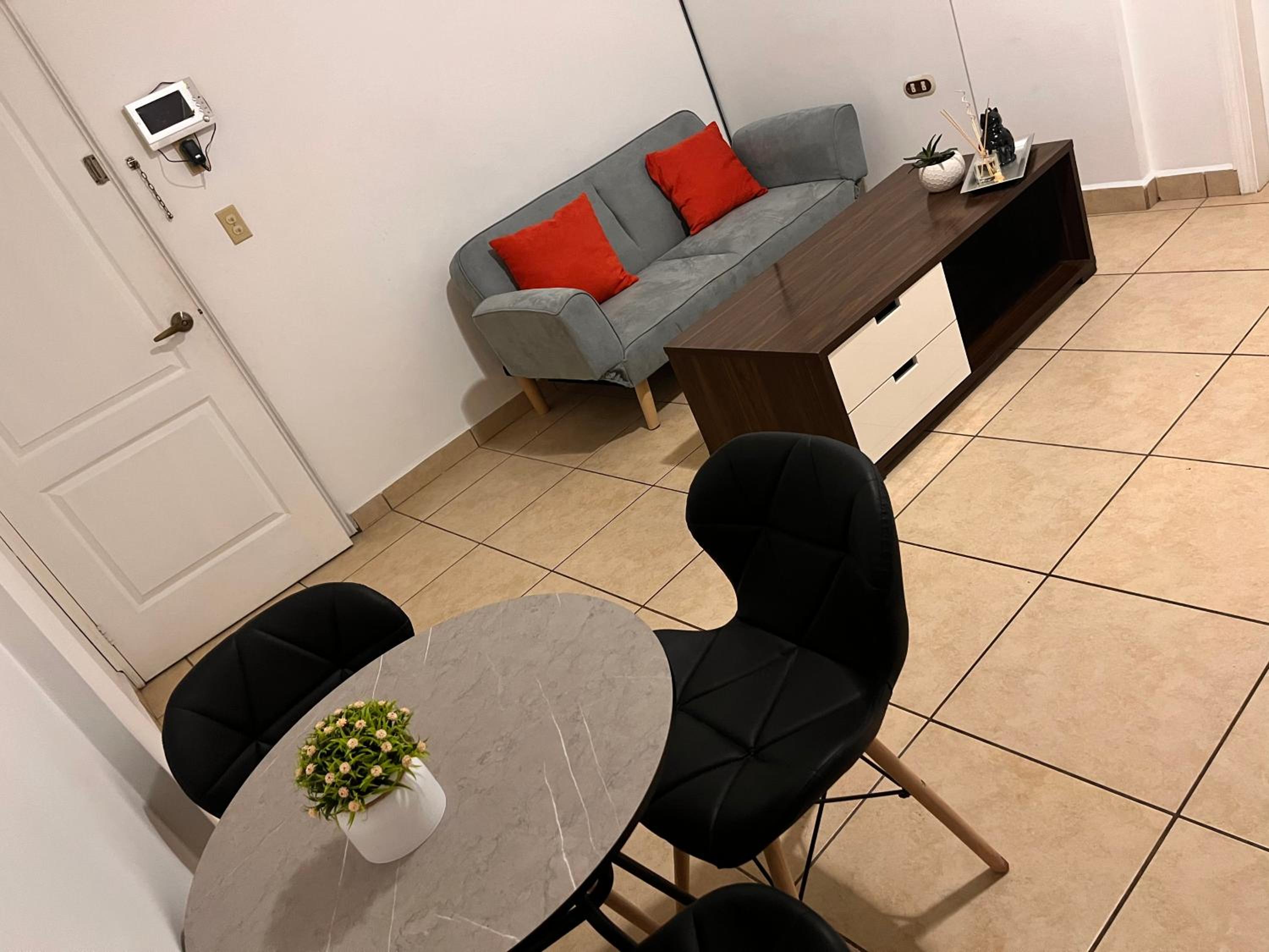 One-Bedroom Apartment photo 1