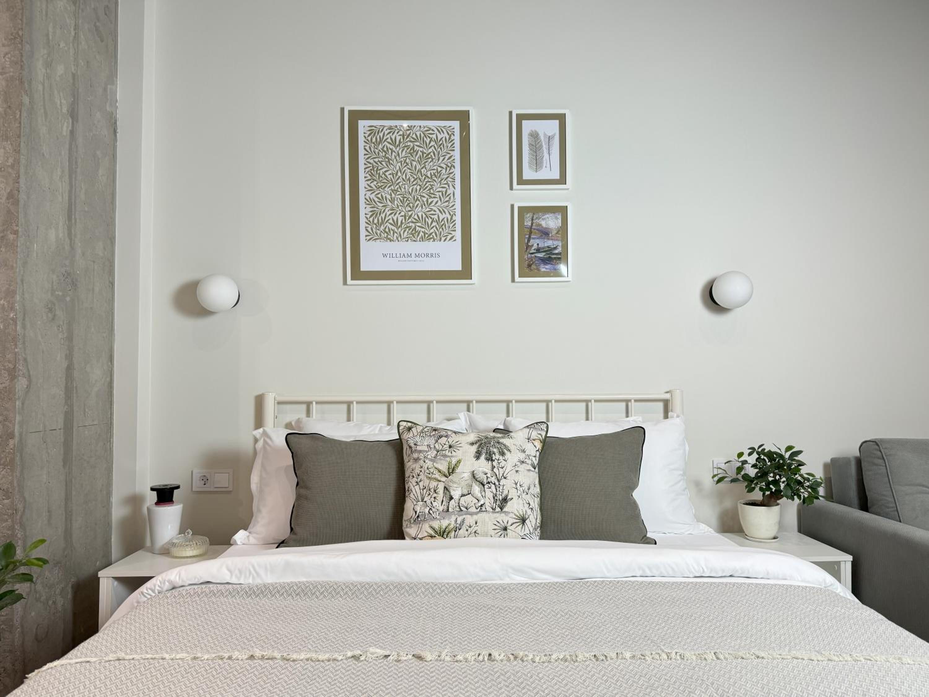 Studio Apartment with King Bed