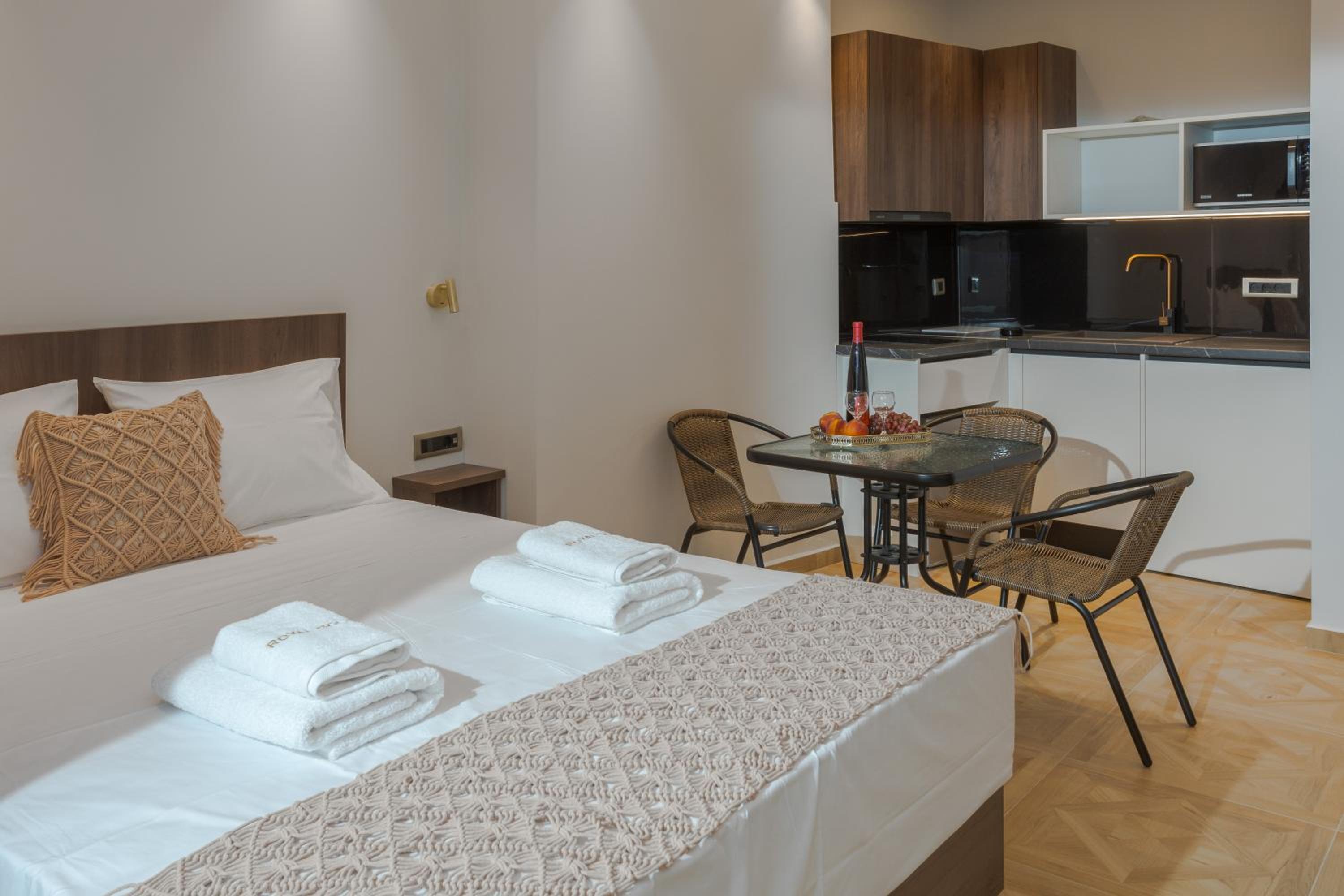 Suite with Hot Tub photo 3