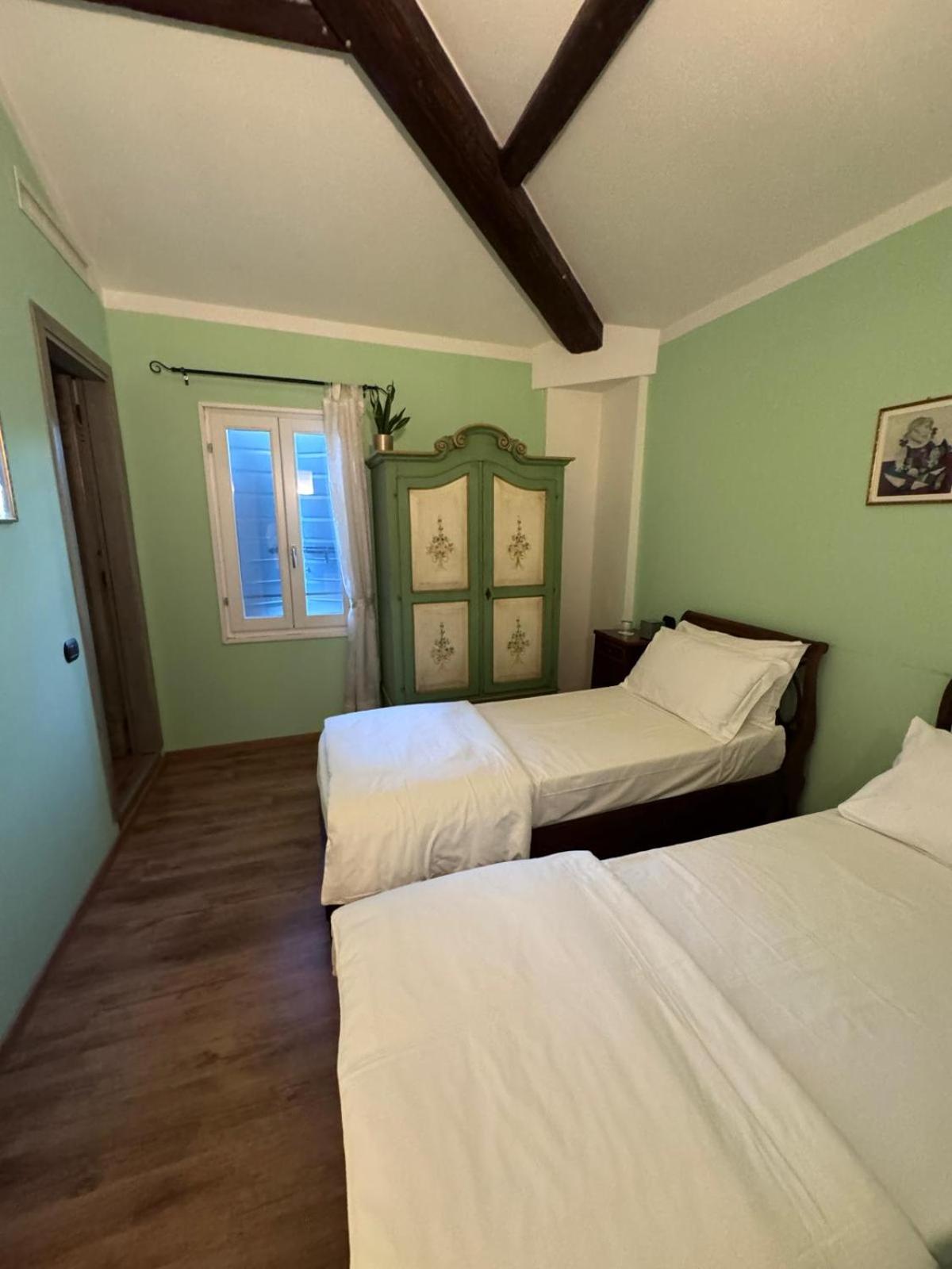Twin Room With Private Bathroom photo 1