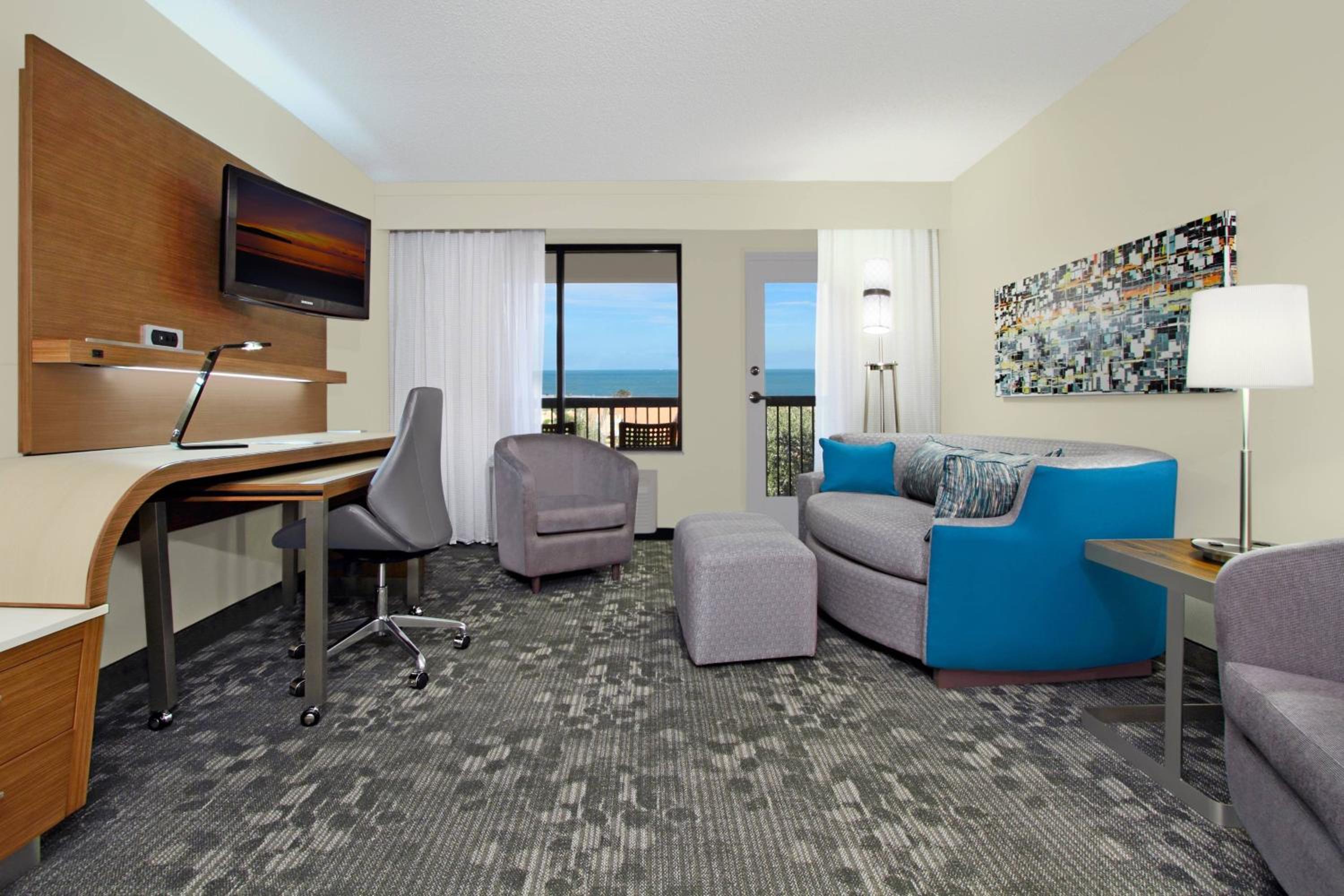 One-Bedroom Executive King Suite with Sofa Bed and Balcony