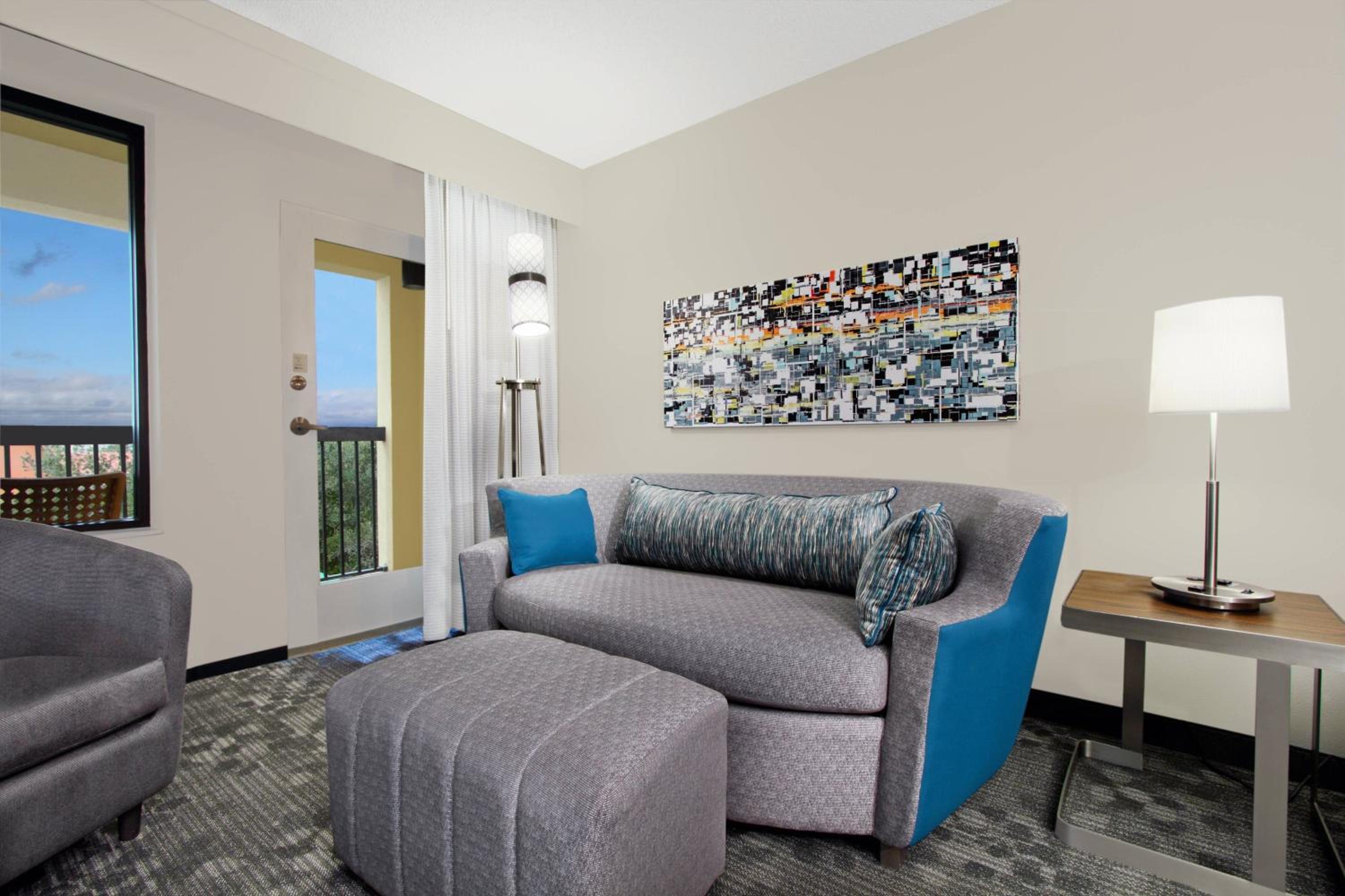 One-Bedroom Executive King Suite with Sofa Bed and Balcony, photo 6