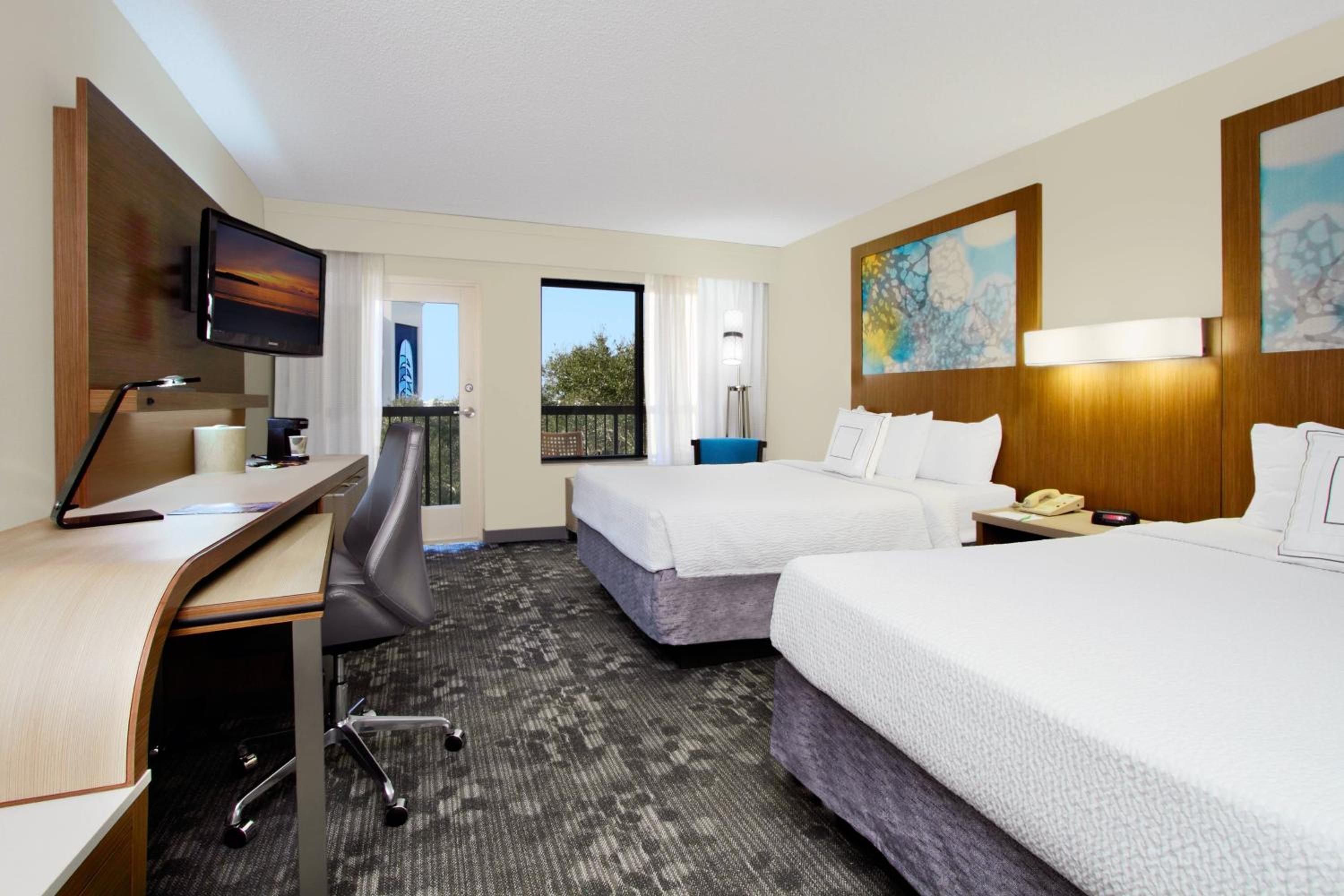 Queen Room with Two Queen Beds with Adapted Tub and Balcony - Mobility and Hearing Accessible - Photo 10
