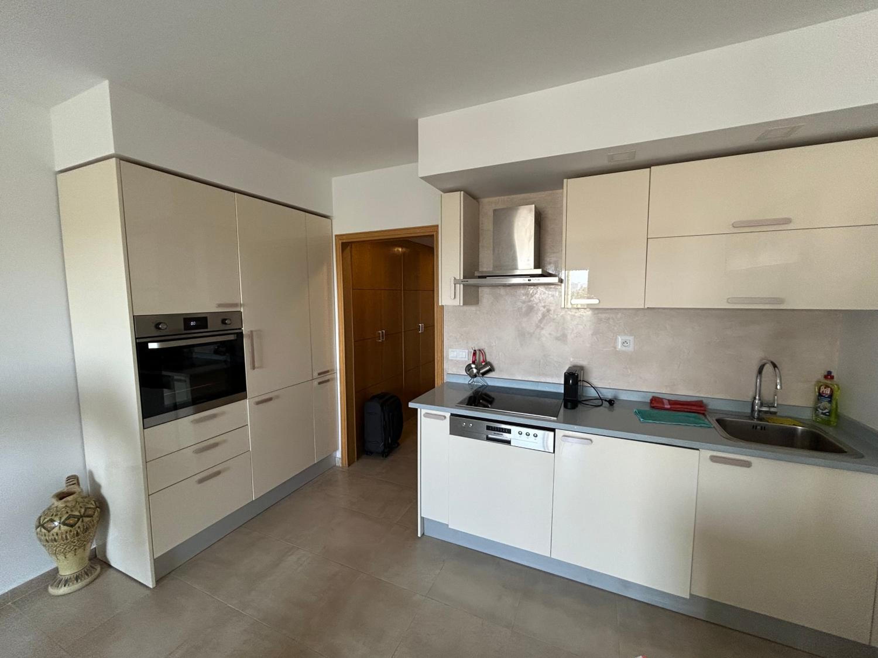 One-Bedroom Apartment with Balcony and Sea View photo 2