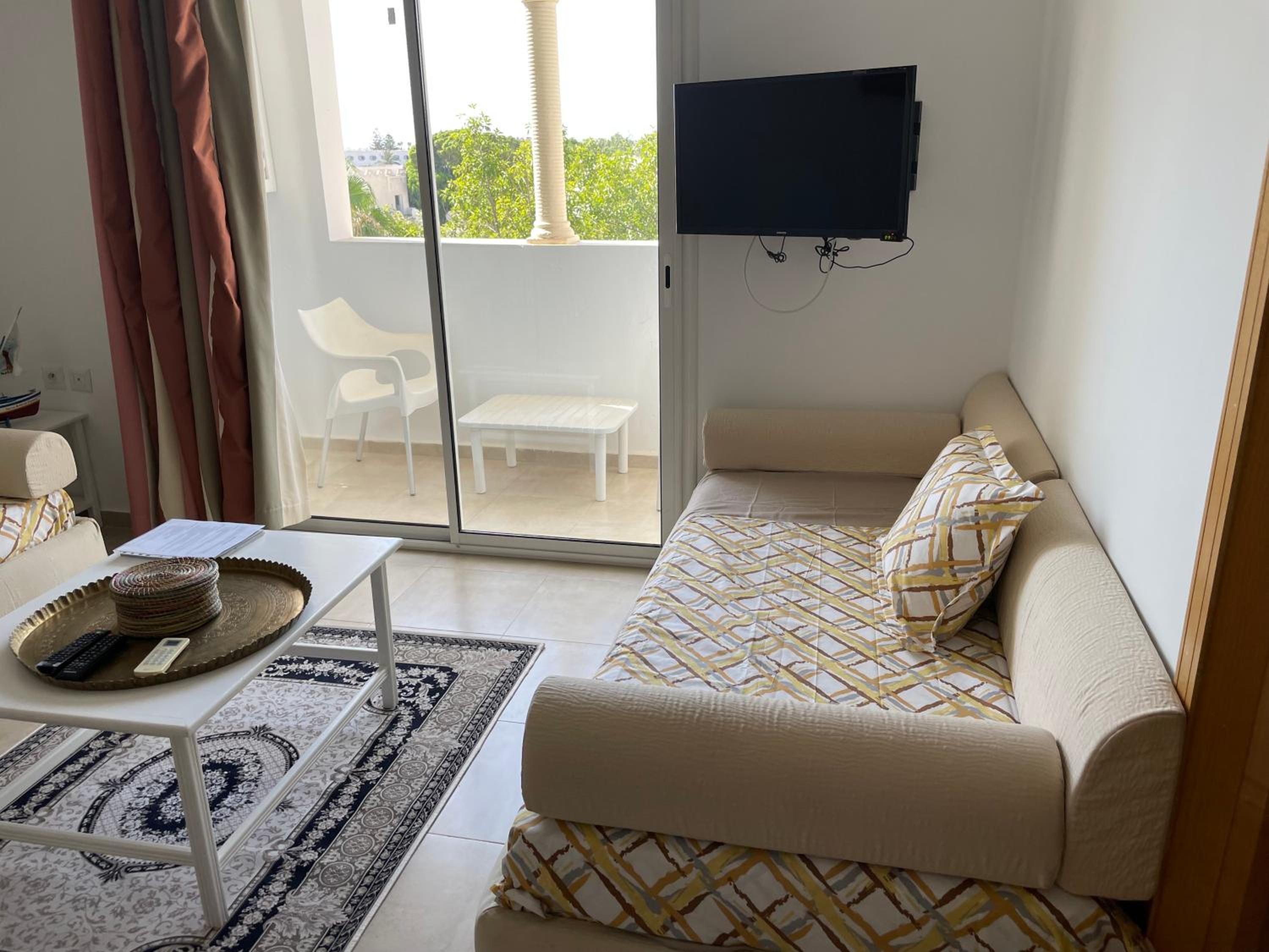 One-Bedroom Apartment with Balcony and Sea View photo 2
