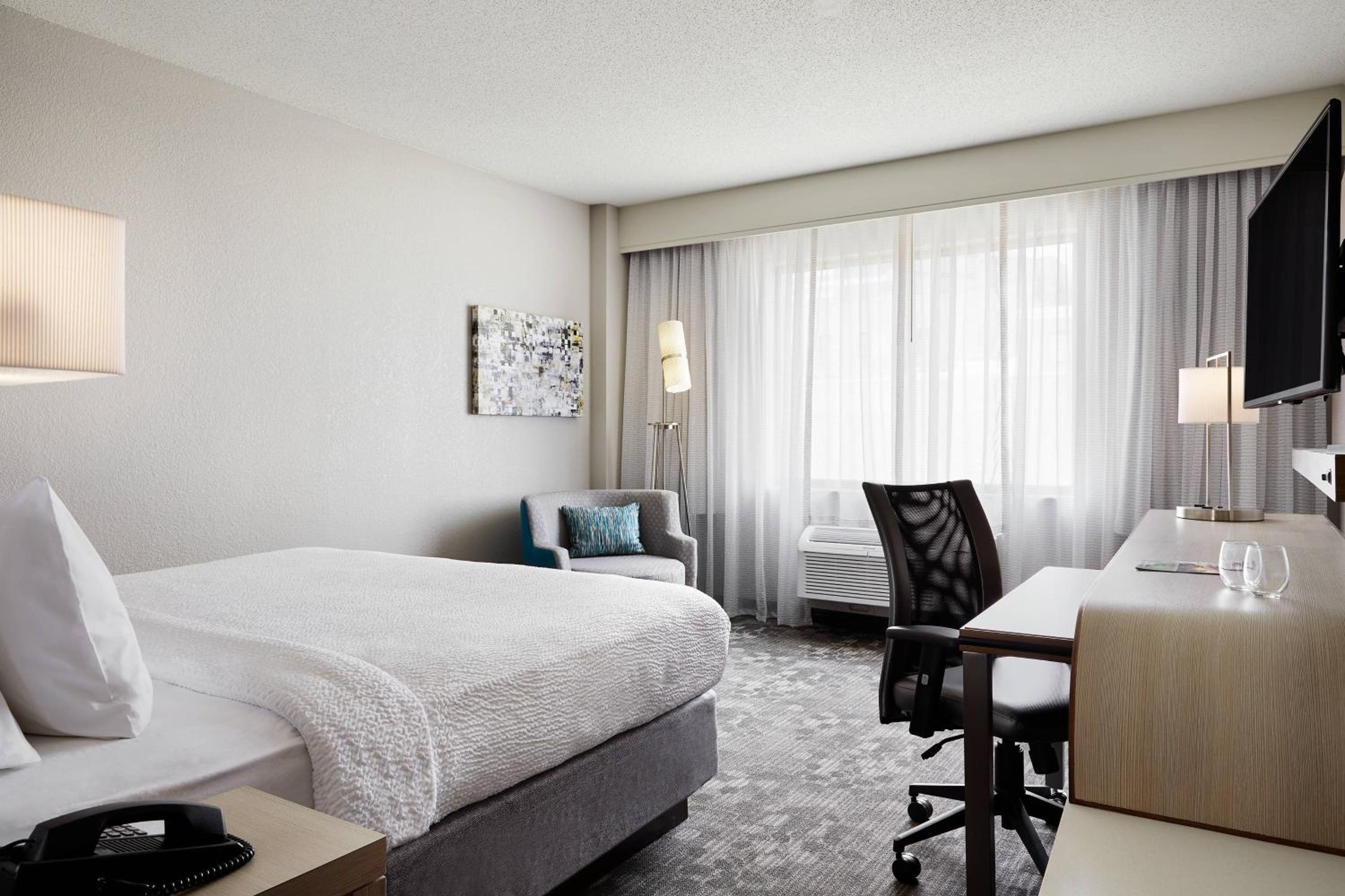 Classic King, Guest room, 1 King - Photo 4