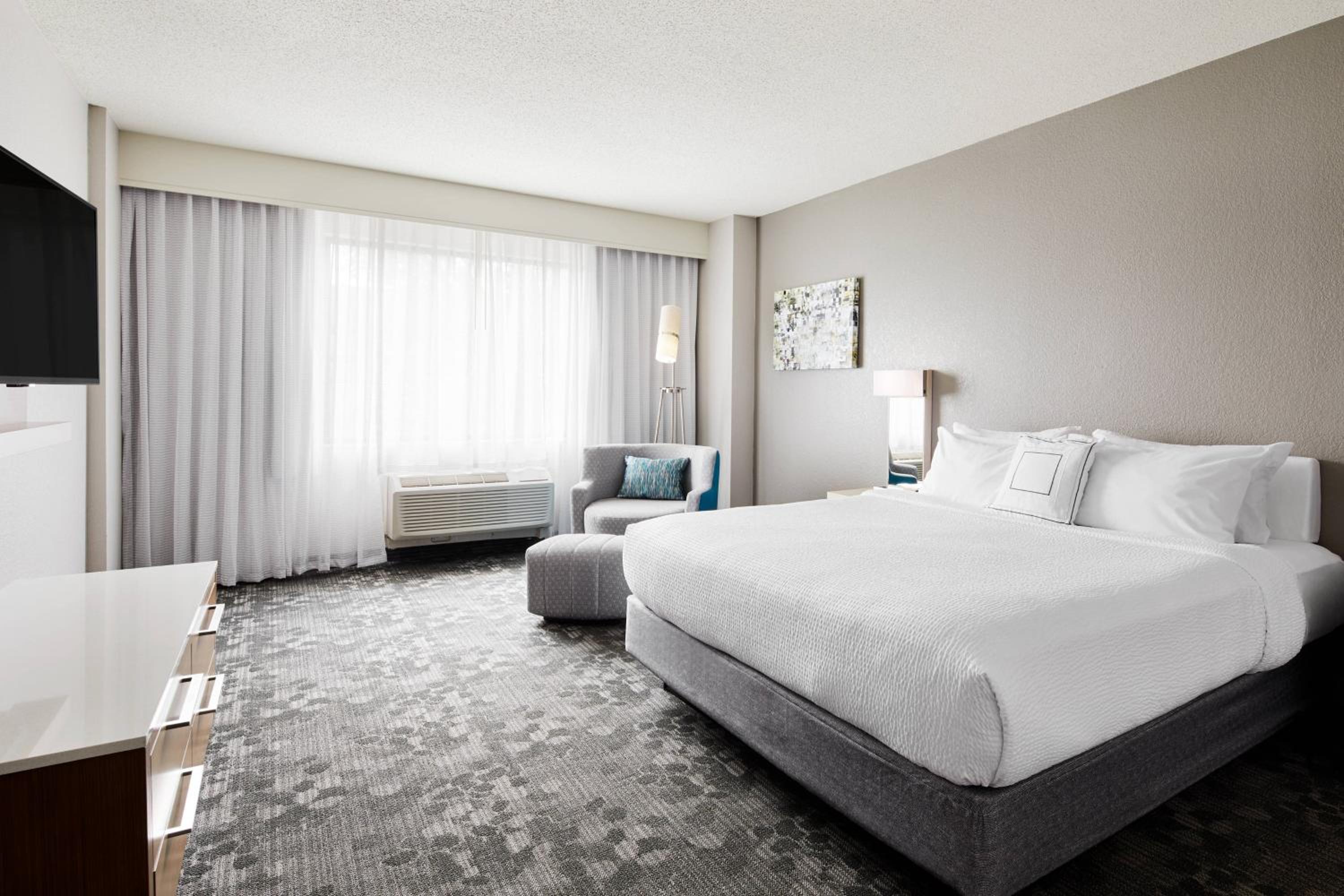 Classic King, Guest room, 1 King - Photo 2