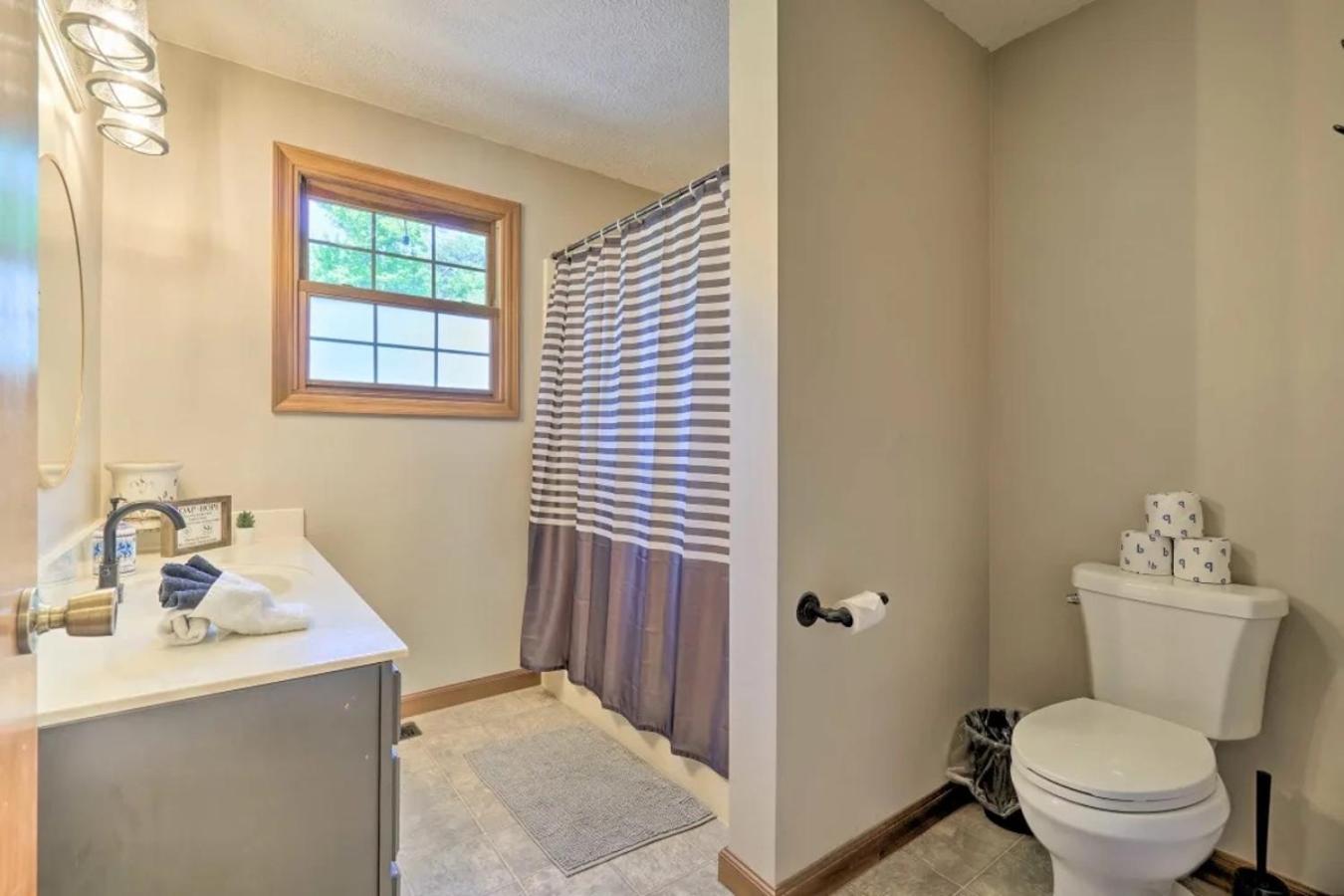 Family Room photo 3
