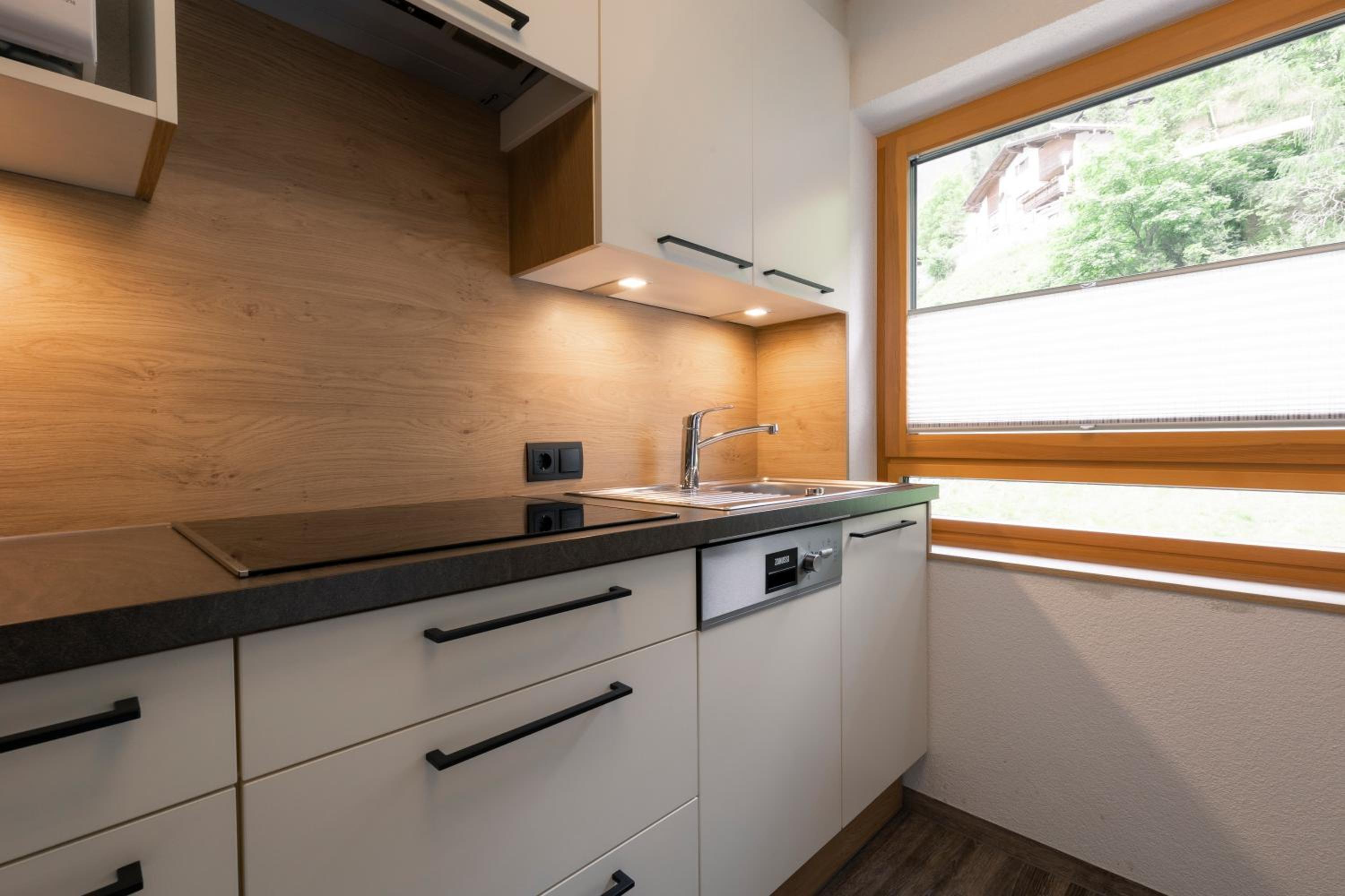 Two-Bedroom Apartment with Balcony photo 3
