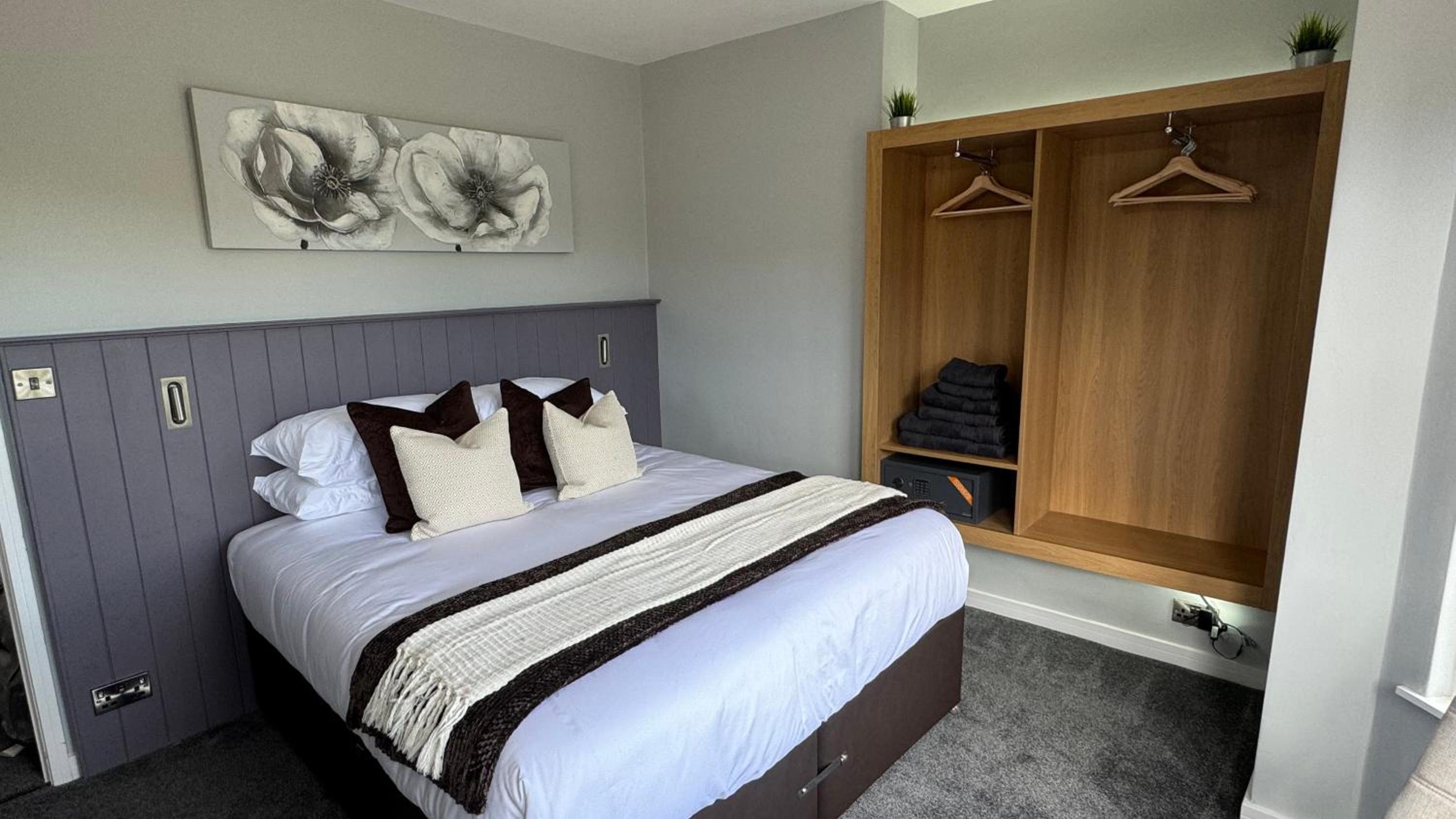 Two-Bedroom Deluxe Apartment photo 2