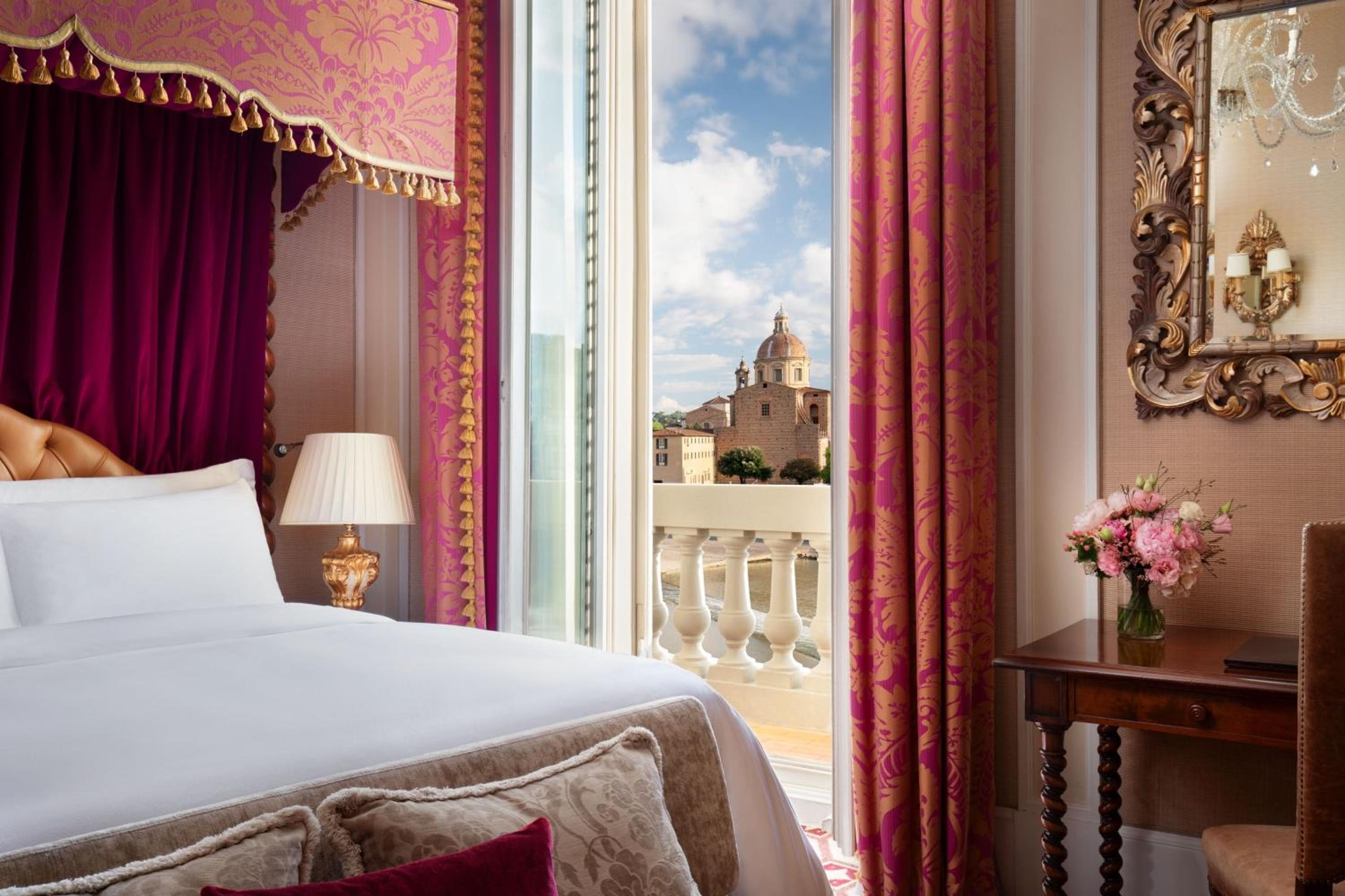 Arno River Deluxe, Guest room, One King - Photo 12