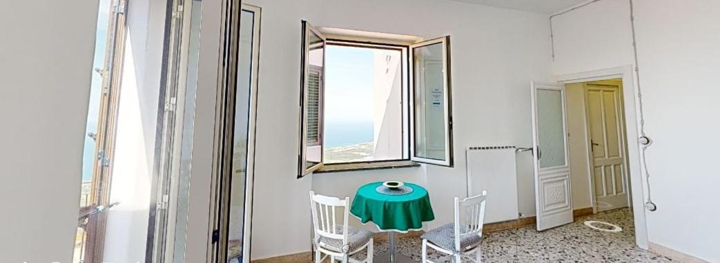 Deluxe Room - Photo 23