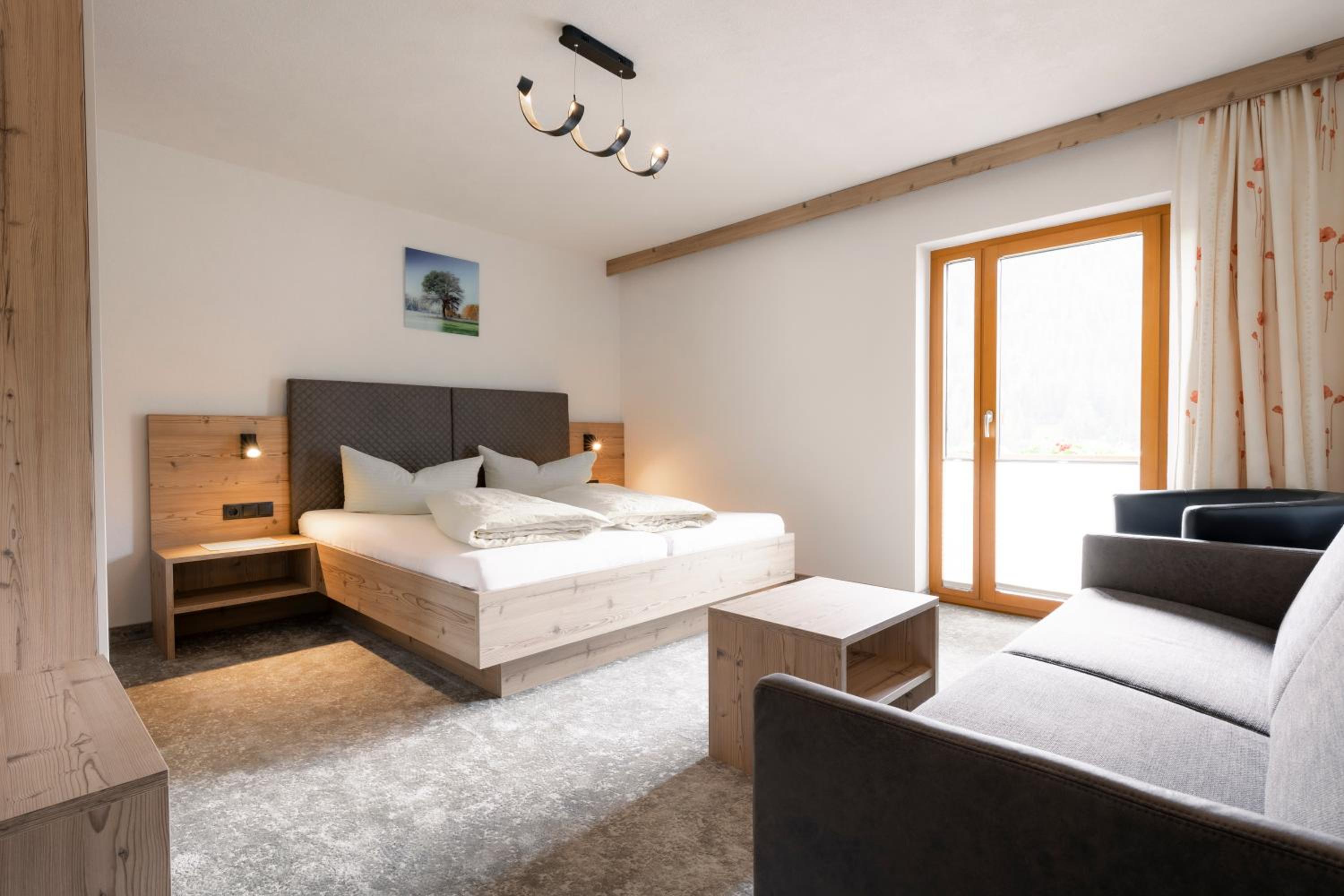 One-Bedroom Apartment with Balcony photo 1