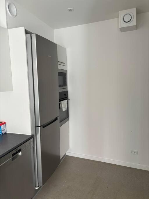 Three-Bedroom Apartment photo 2