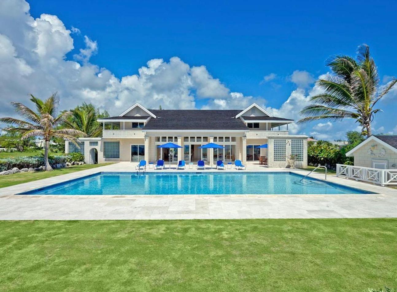 Villa photo 2