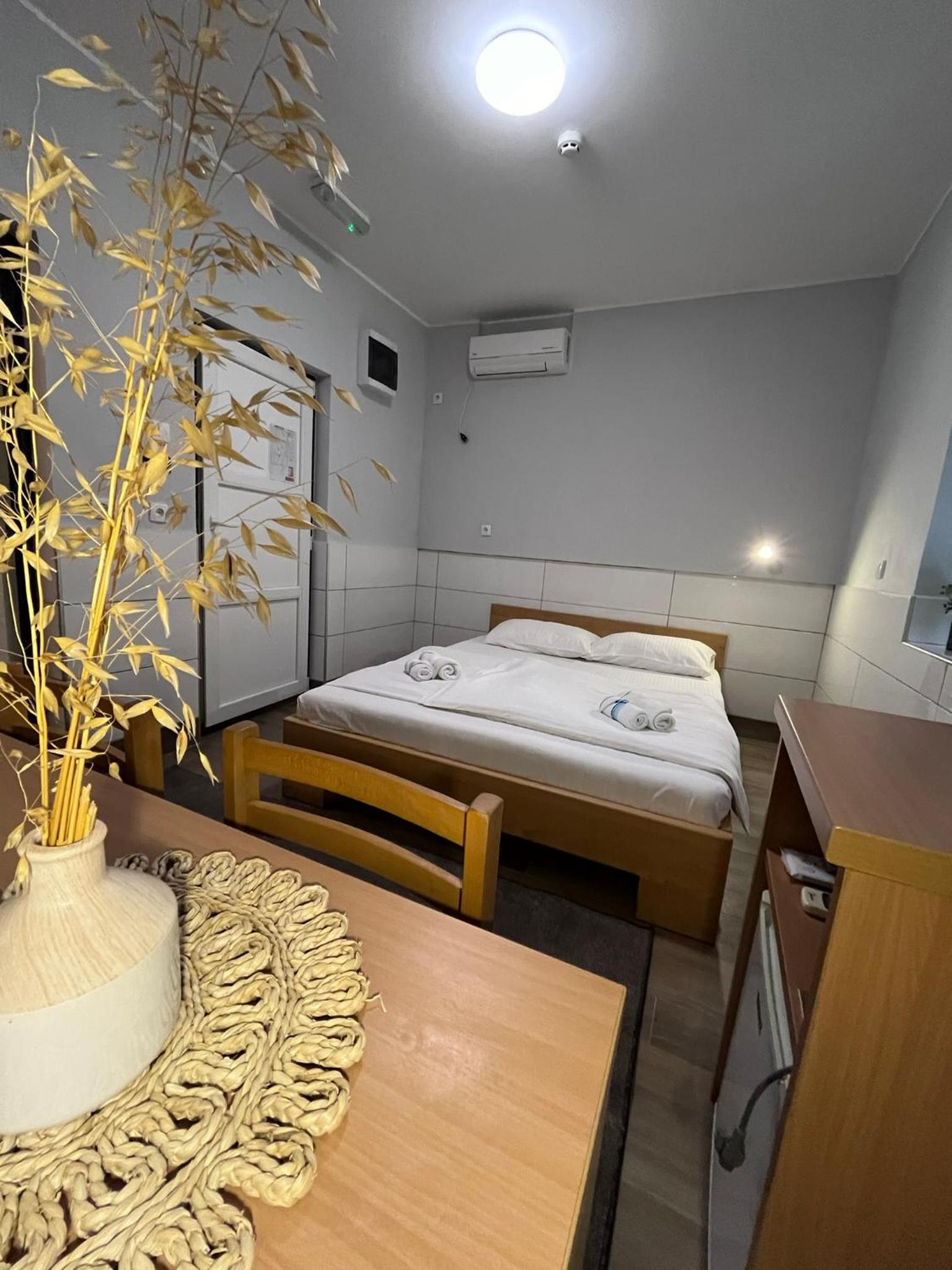Deluxe Double Room With Shower photo 2