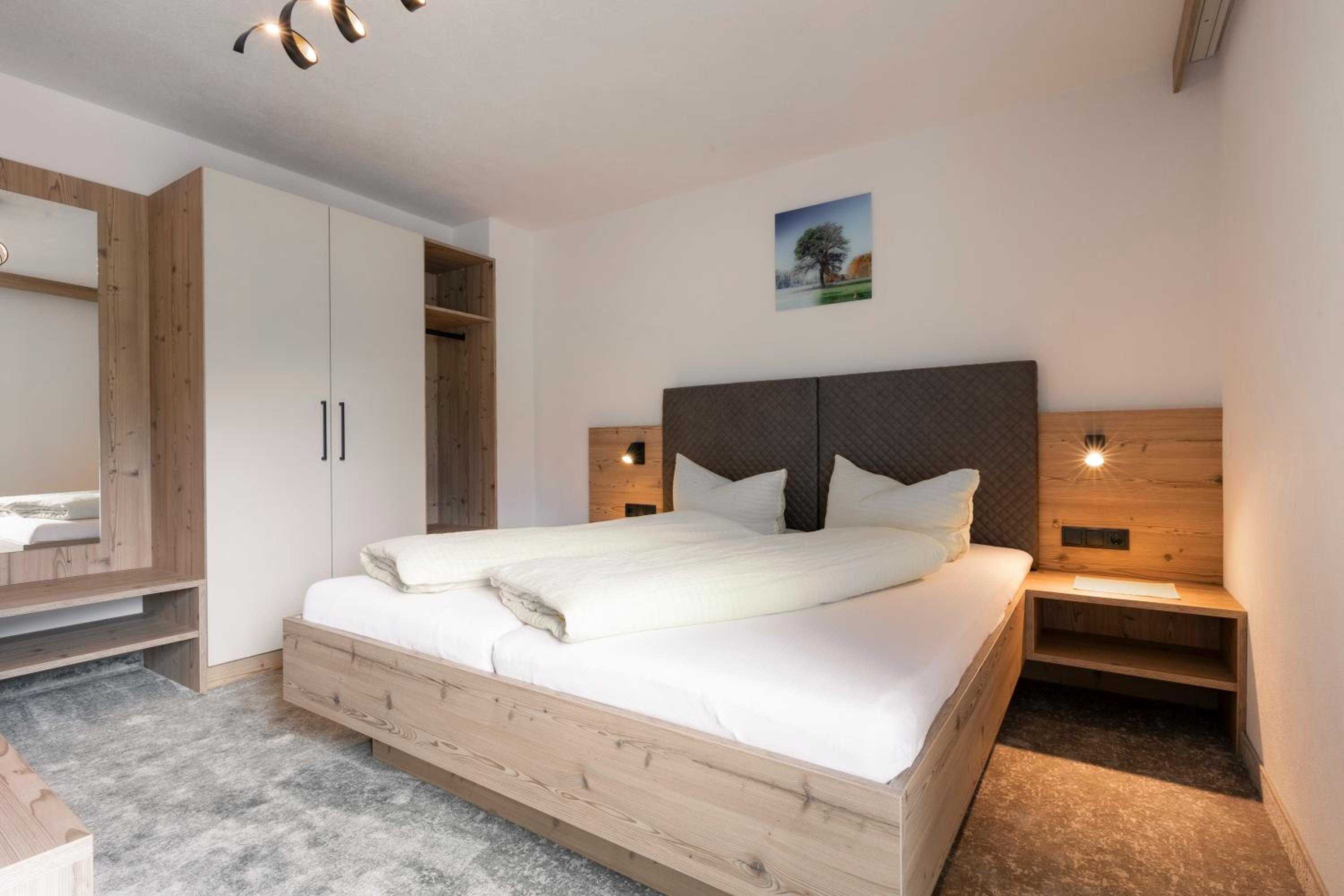 One-Bedroom Apartment with Balcony photo 3