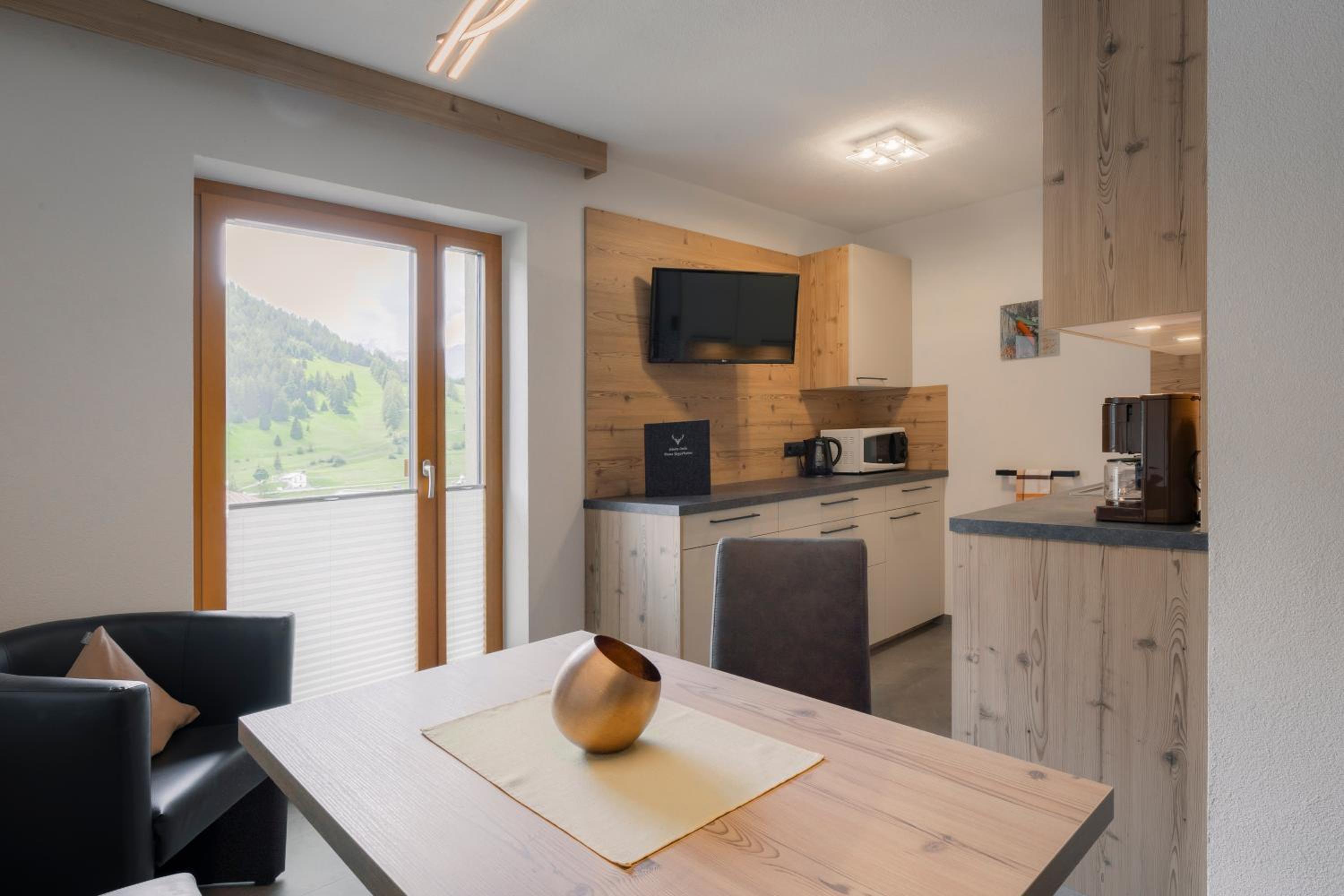 One-Bedroom Apartment with Balcony photo 2