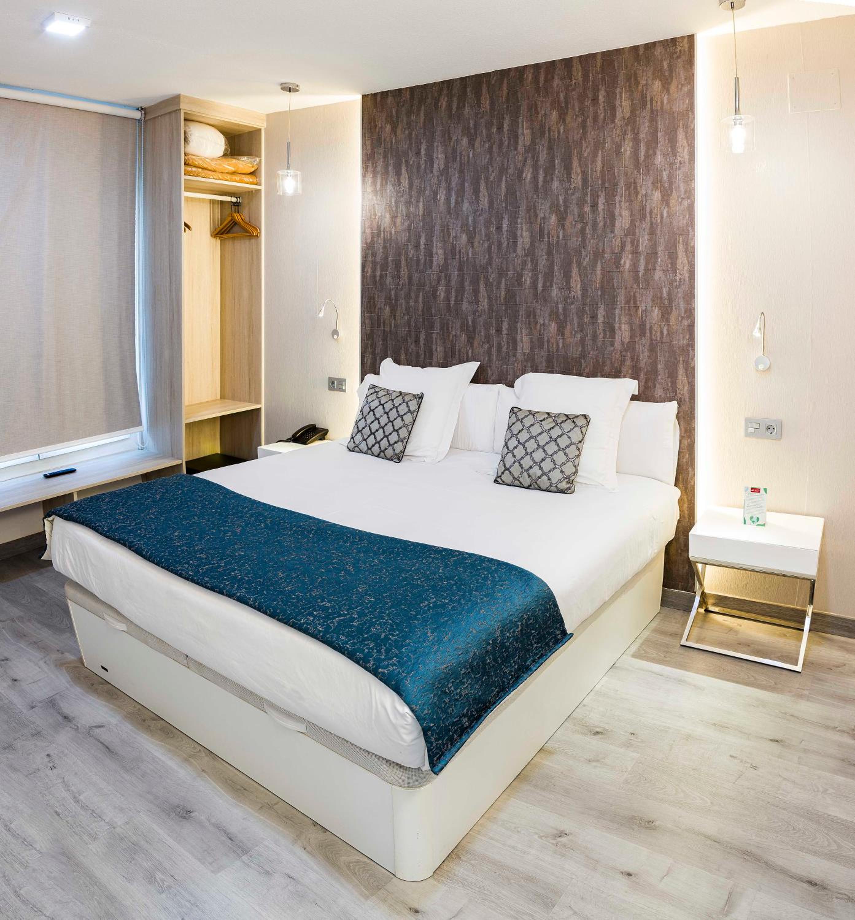 One-Bedroom Junior Suite - Photo 2