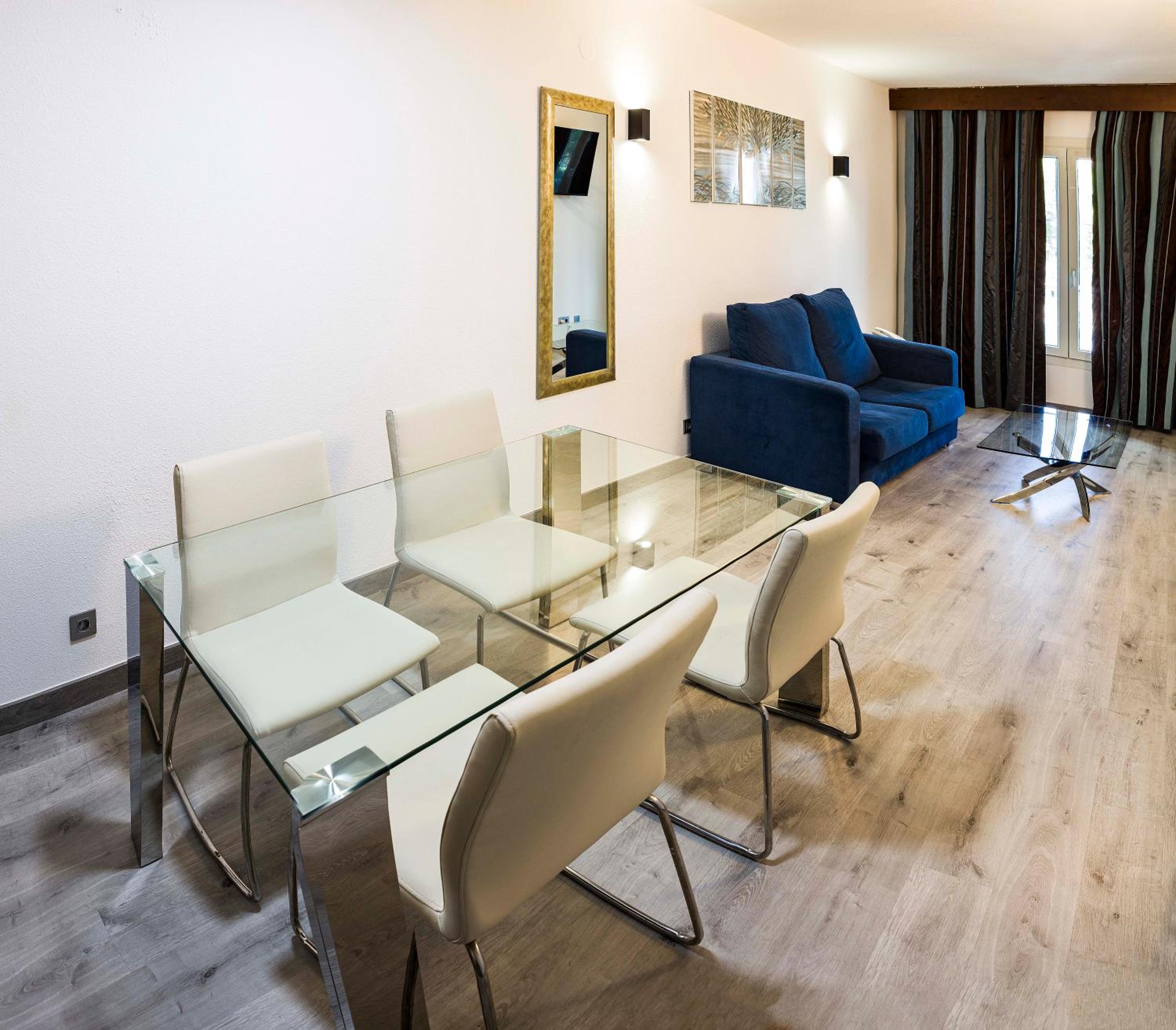 One-Bedroom Junior Suite - Photo 4
