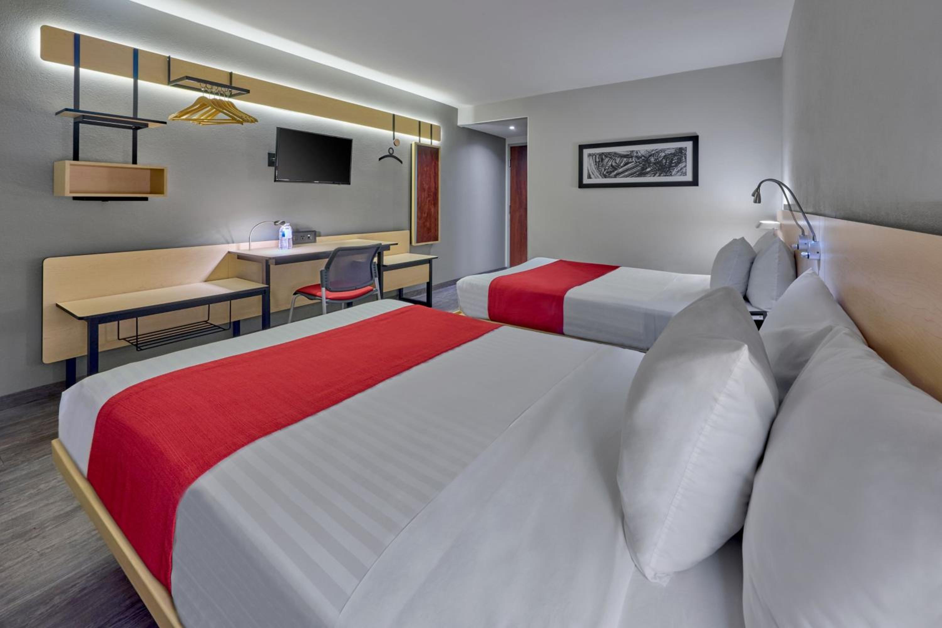 Double Room with Two Double Beds - Photo 5