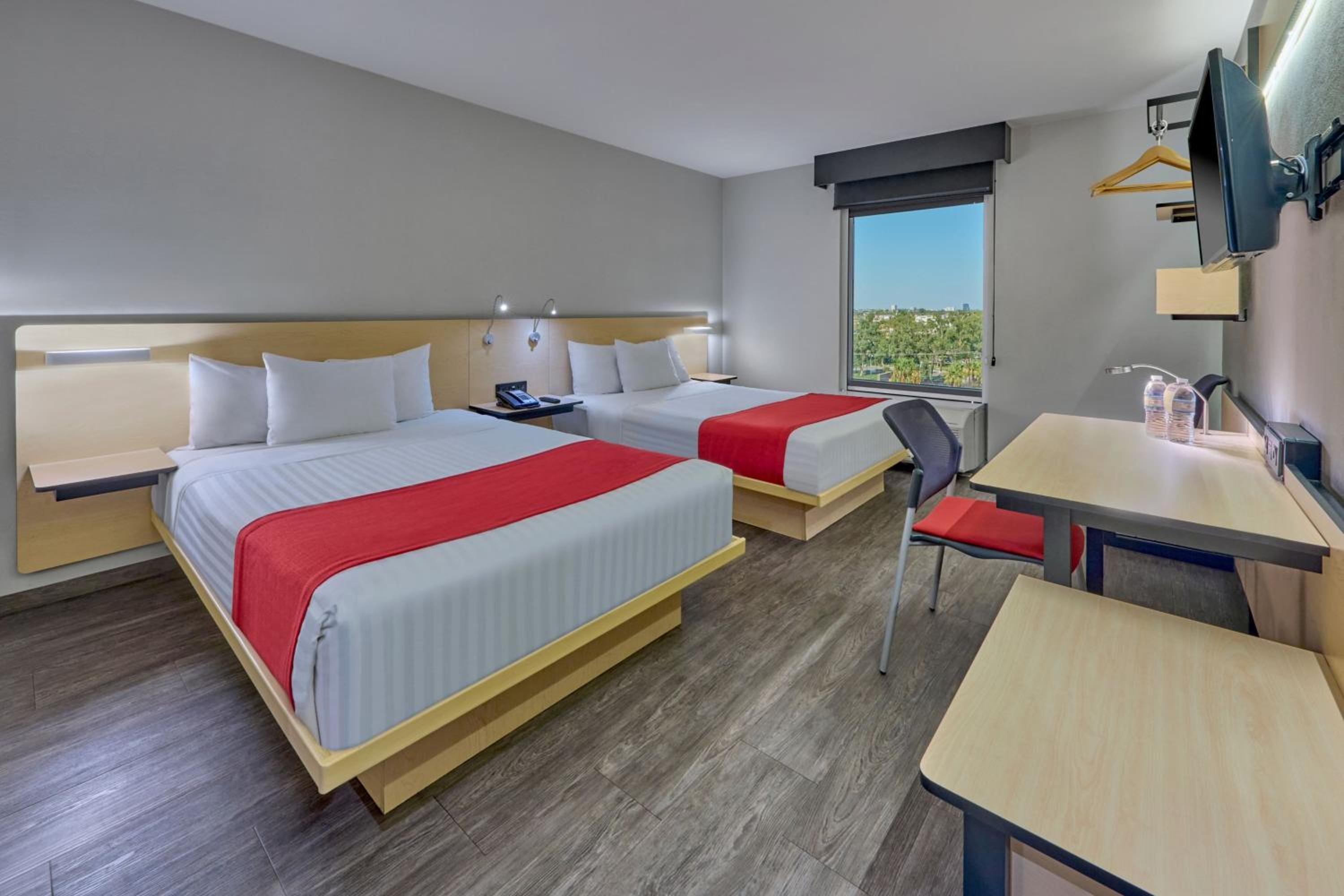 Double Room with Two Double Beds - Photo 2