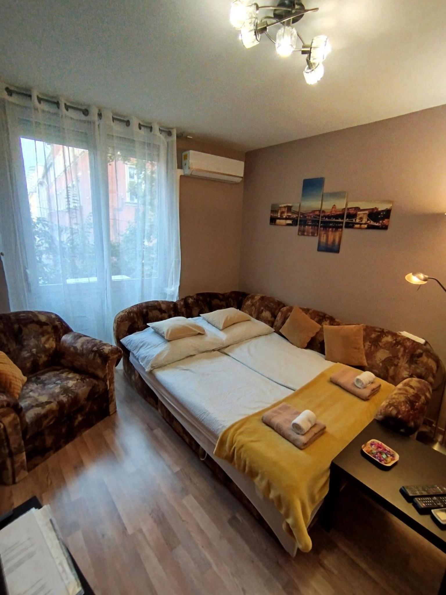 One-Bedroom Apartment - Photo 37