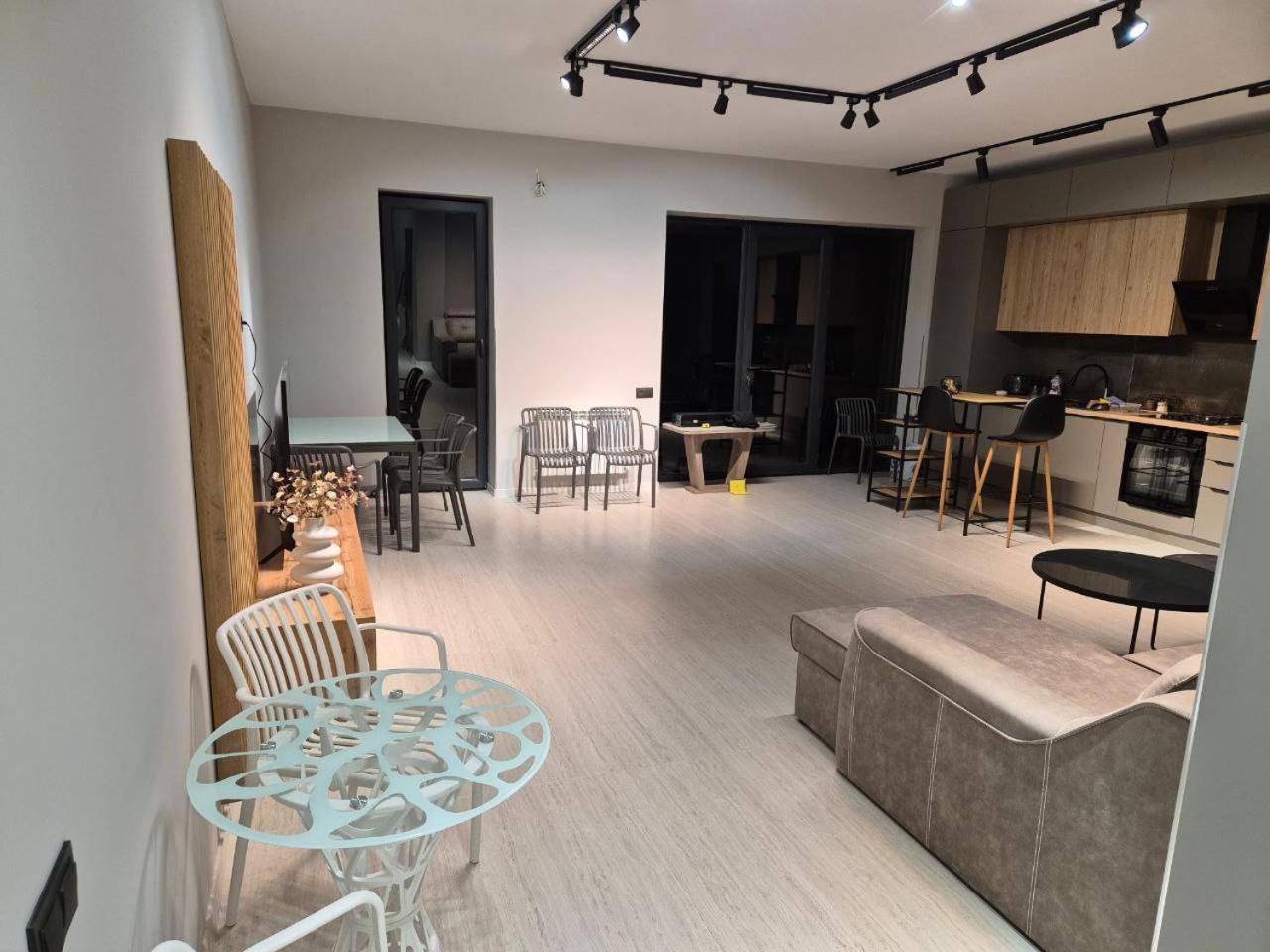 One-Bedroom House photo 1