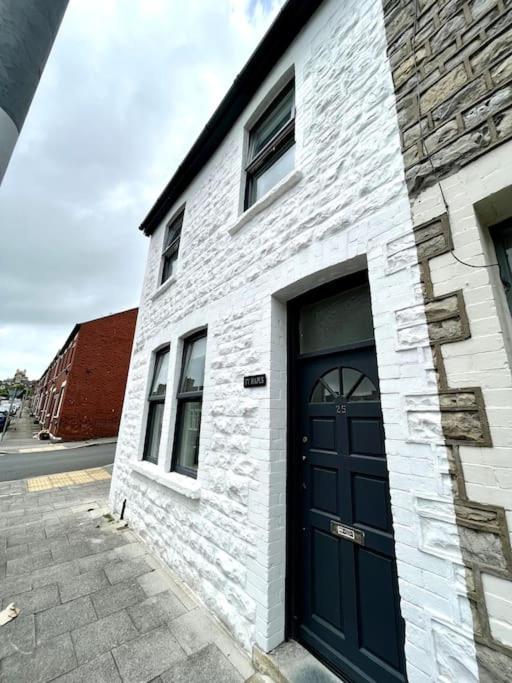 Three-Bedroom House photo 2