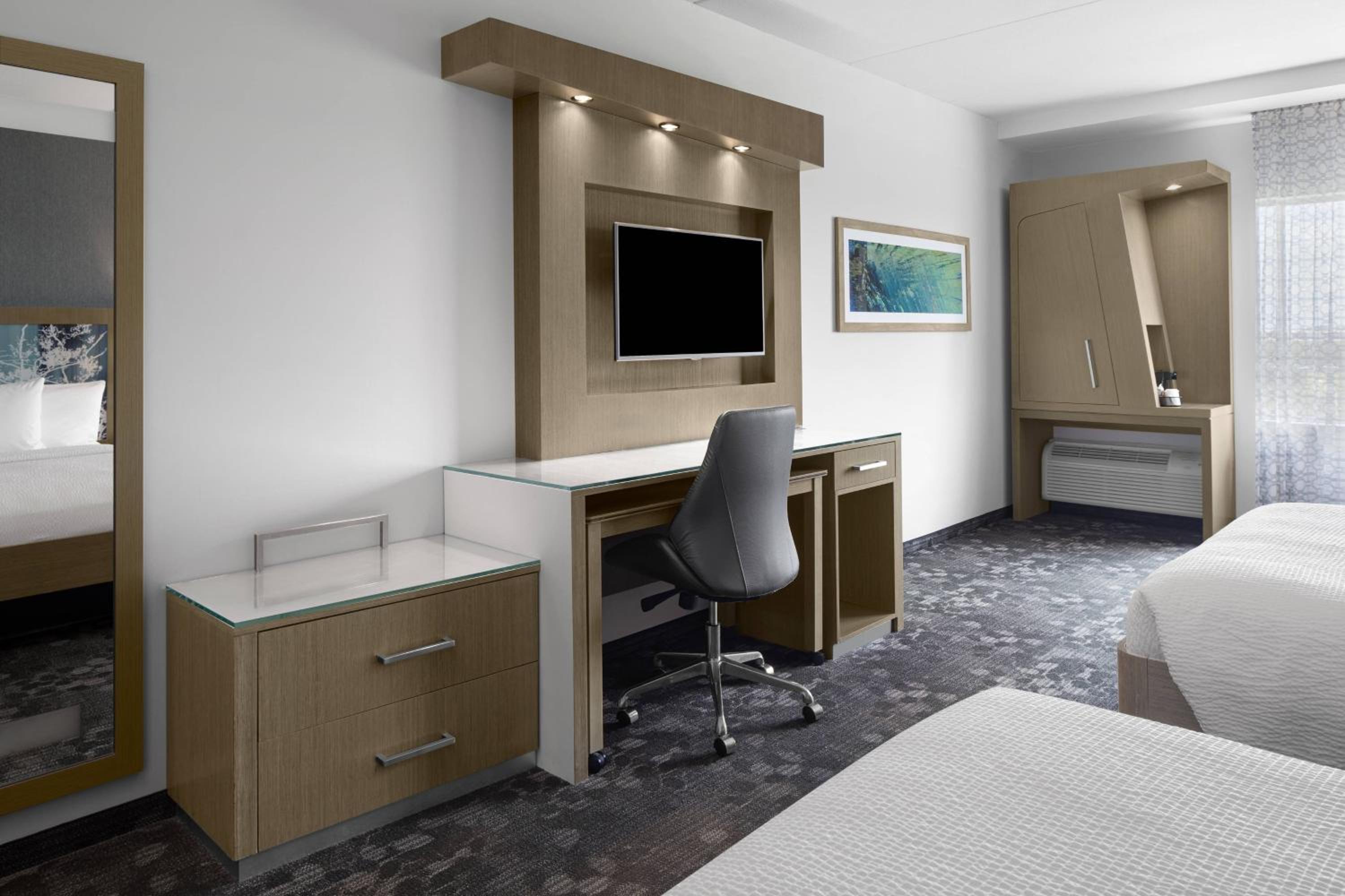 Queen Room with Two Queen Beds - Hearing Accessible